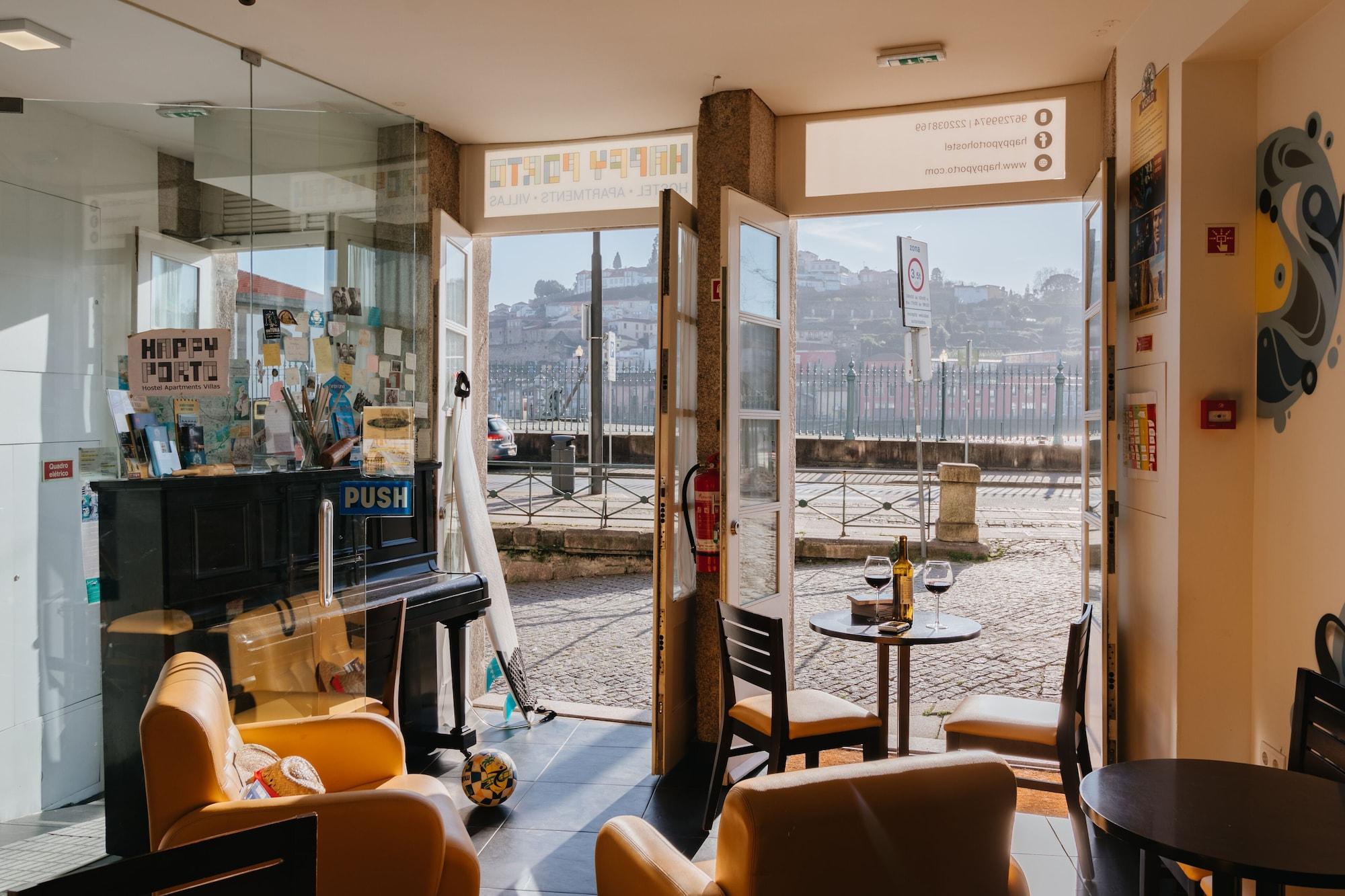 Bar/Salón Happy Porto Hostel & Apartments