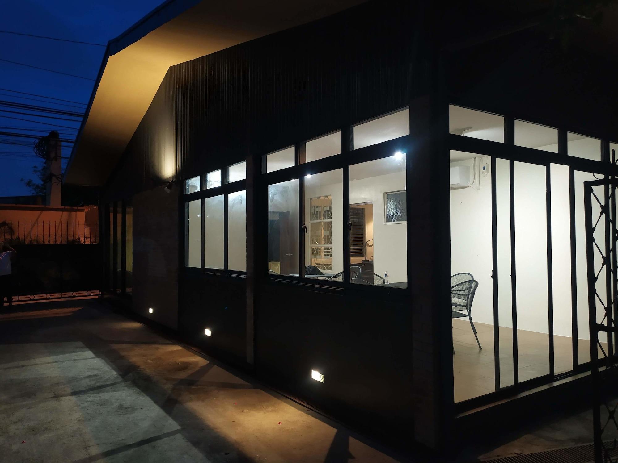 Vista Lobby The Hub District Garden Suites