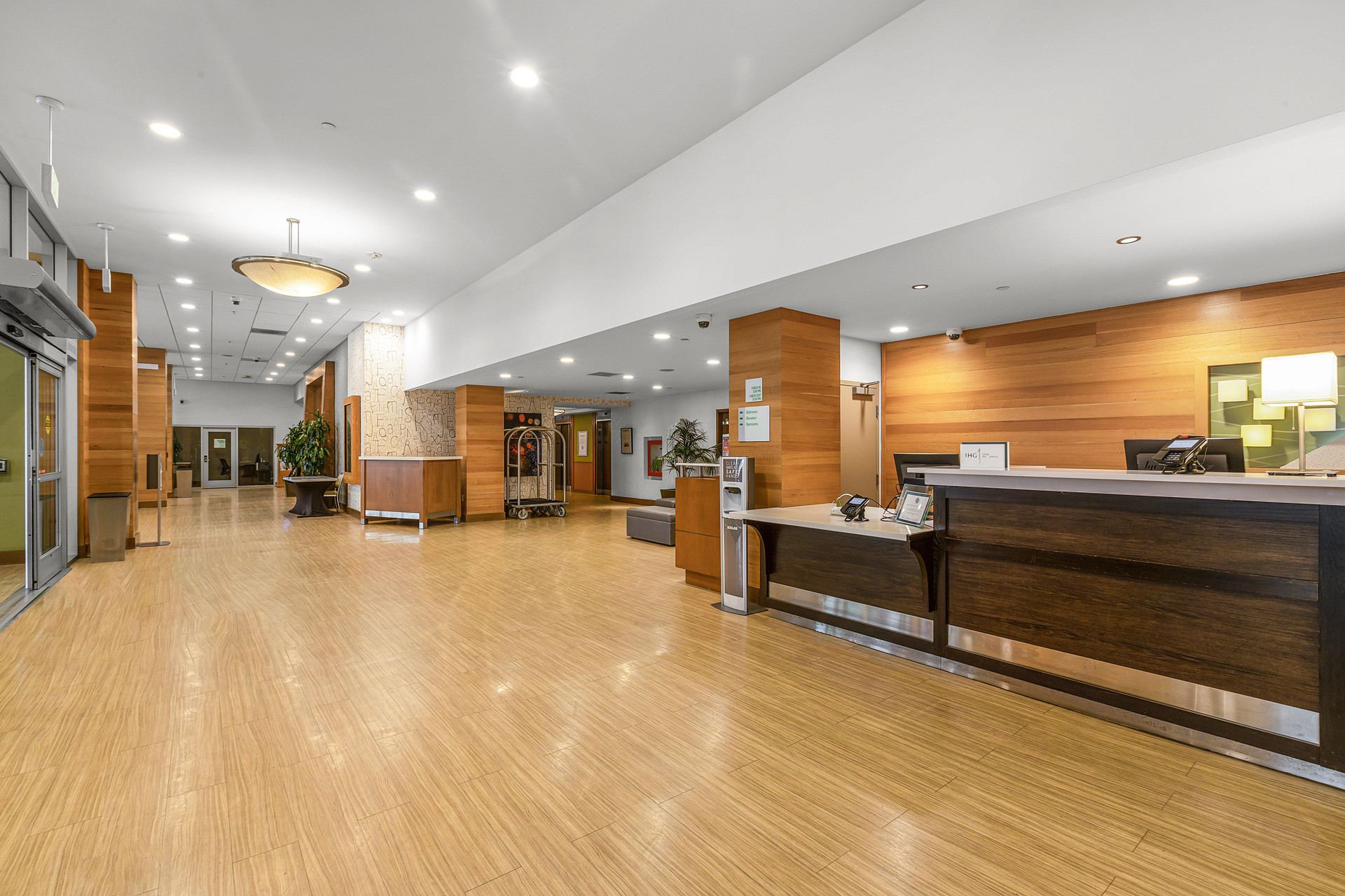 Vista Lobby Holiday Inn Golden Gateway by IHG