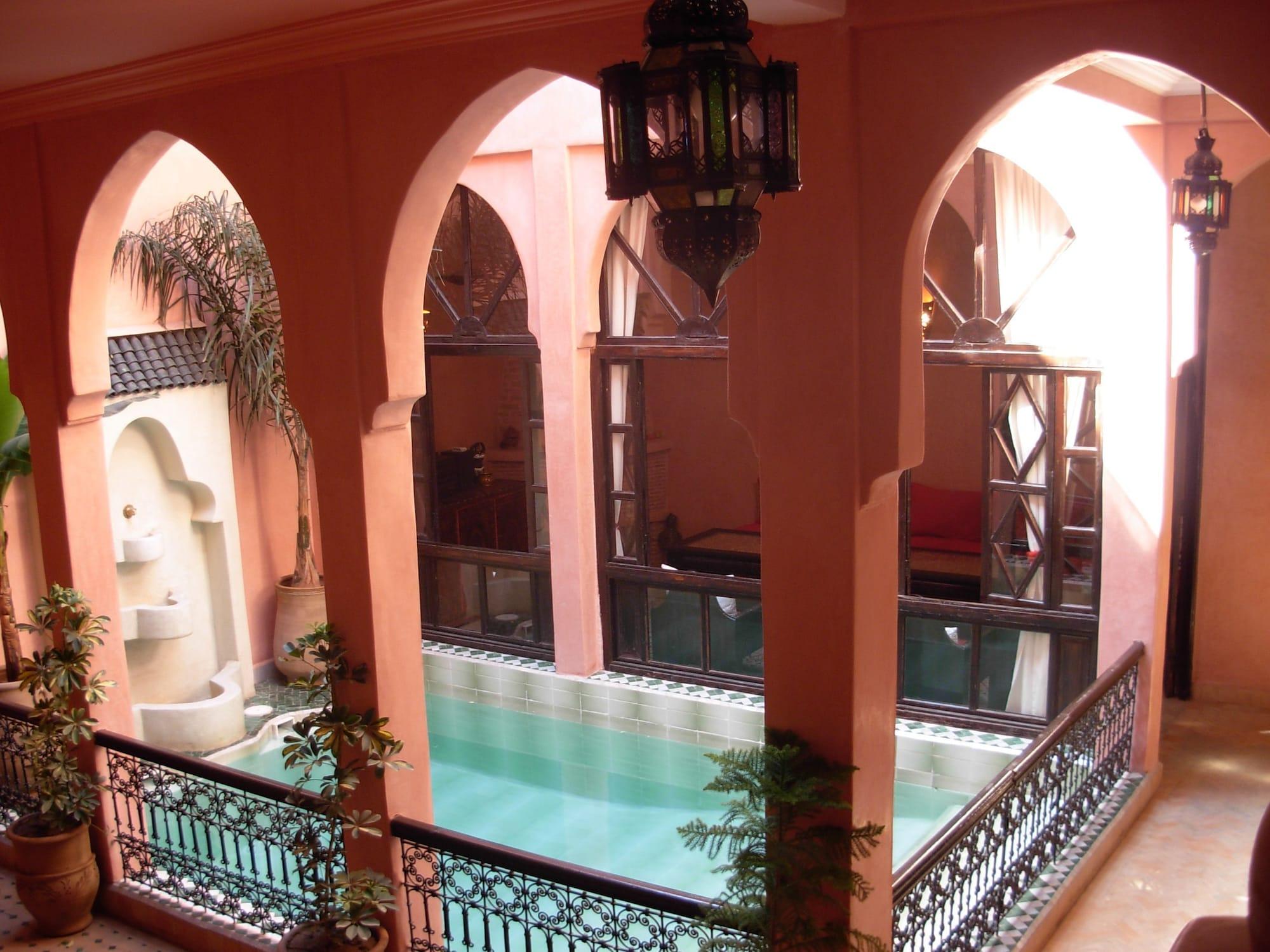 Vista Piscina Riad Aderbaz