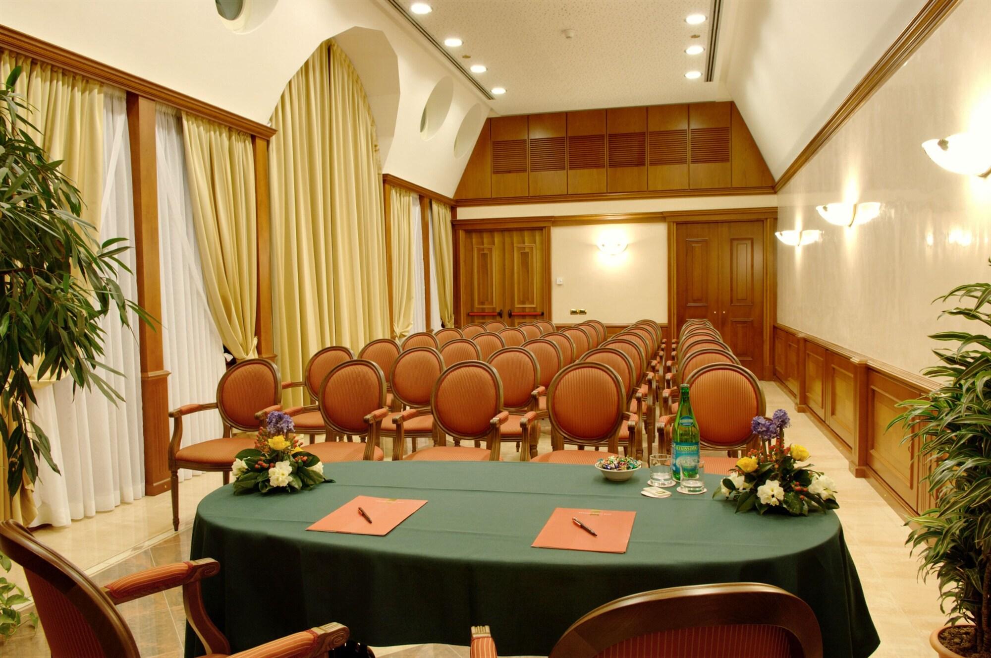 Sala de Reuniones Andreola Central Hotel