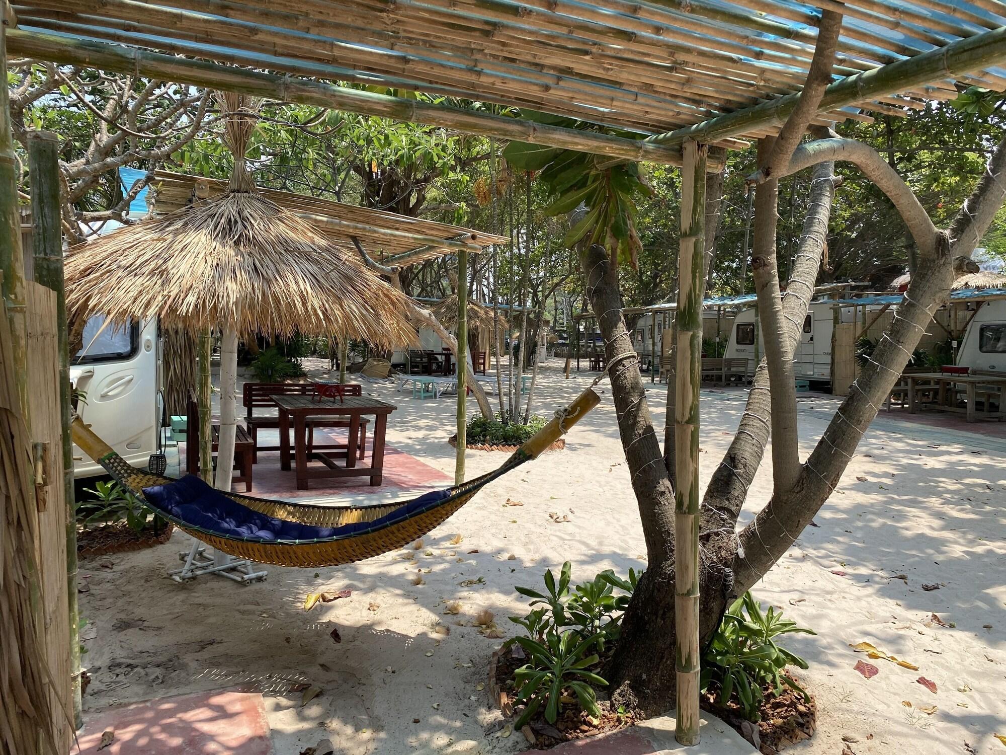 Playa Beach House Camp