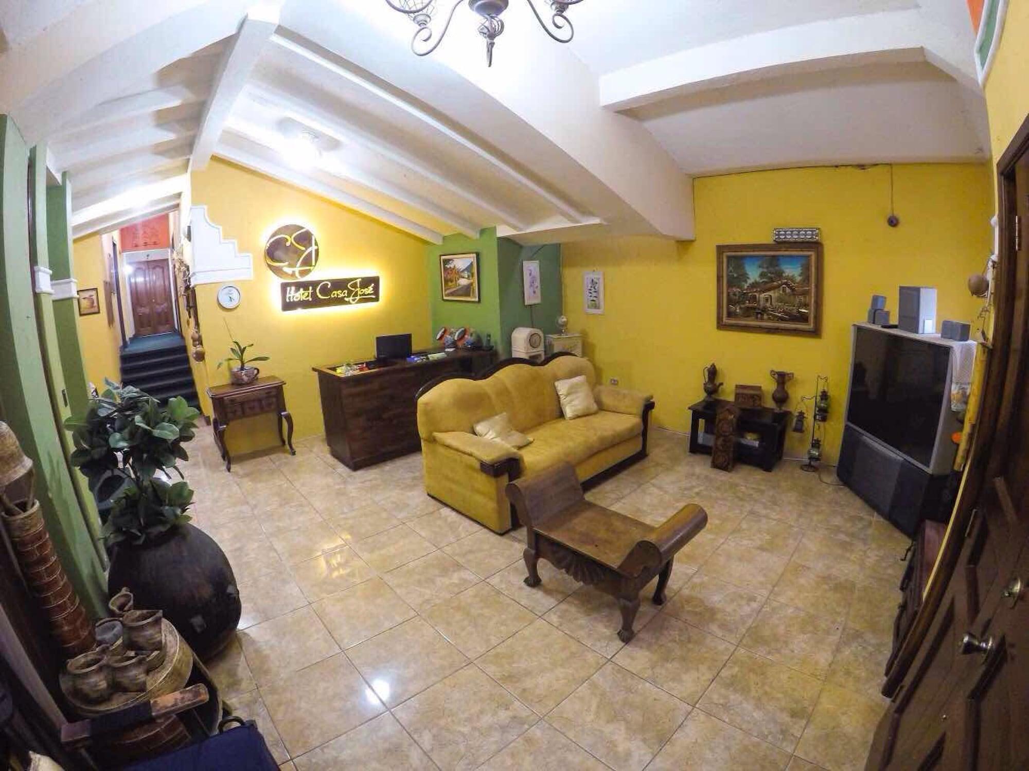 Vista Lobby Hotel Casa Jose Coban