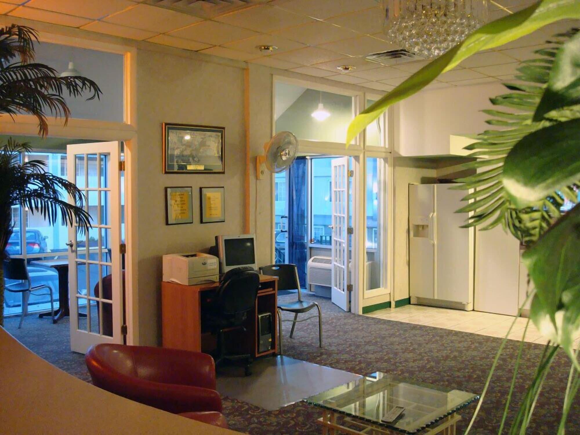 Vista Lobby O'Hare Inn & Suites