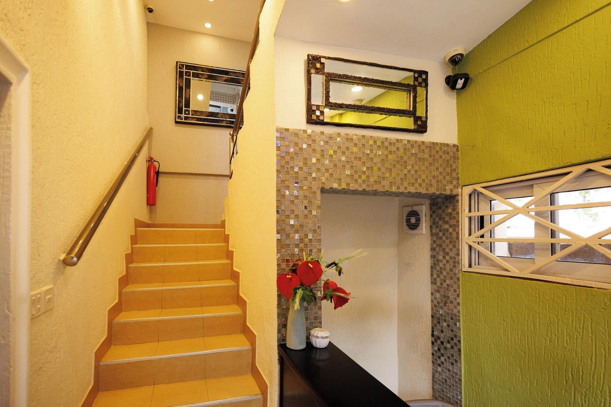Vista Lobby The Ritzz Exclusive Guest House