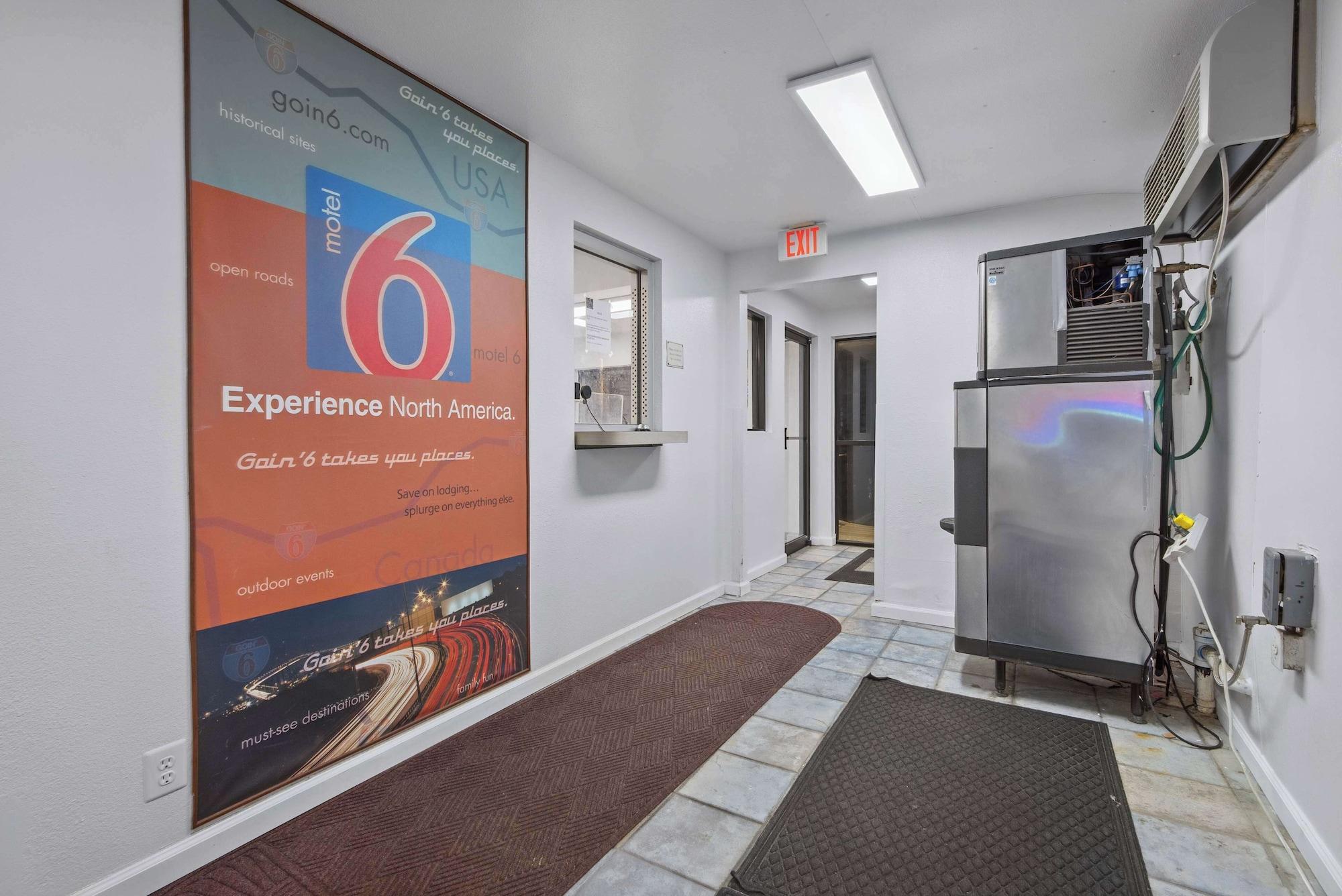 Comodidades del Alojamiento Motel 6 Normal, IL - Bloomington Area