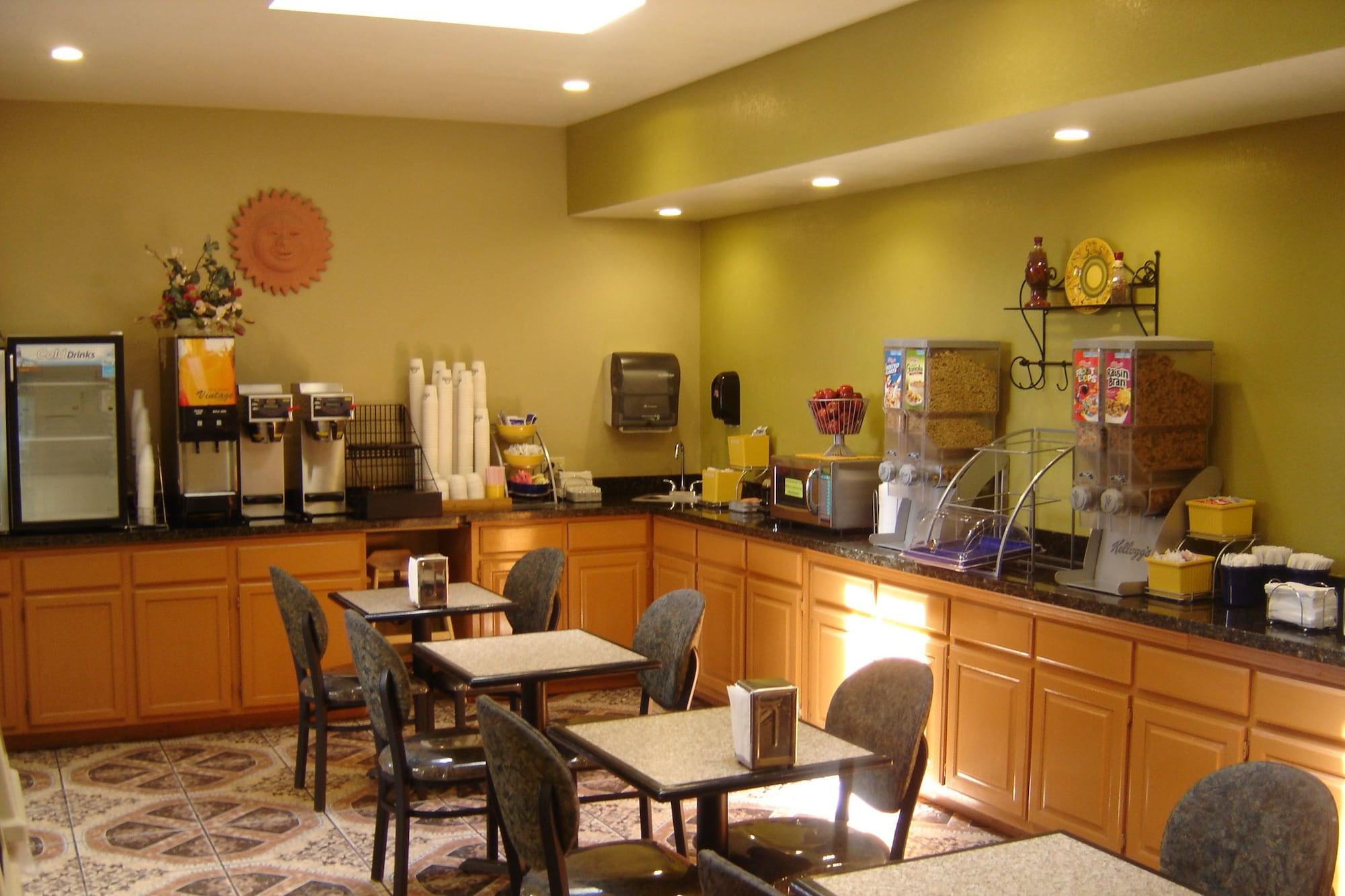 Restaurant Days Inn by Wyndham Carlsbad