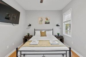 Alquiler Vacacional - Cozy place on Brady St. Short distance to Fiserv Forum, Summer Fest, Lake Front.