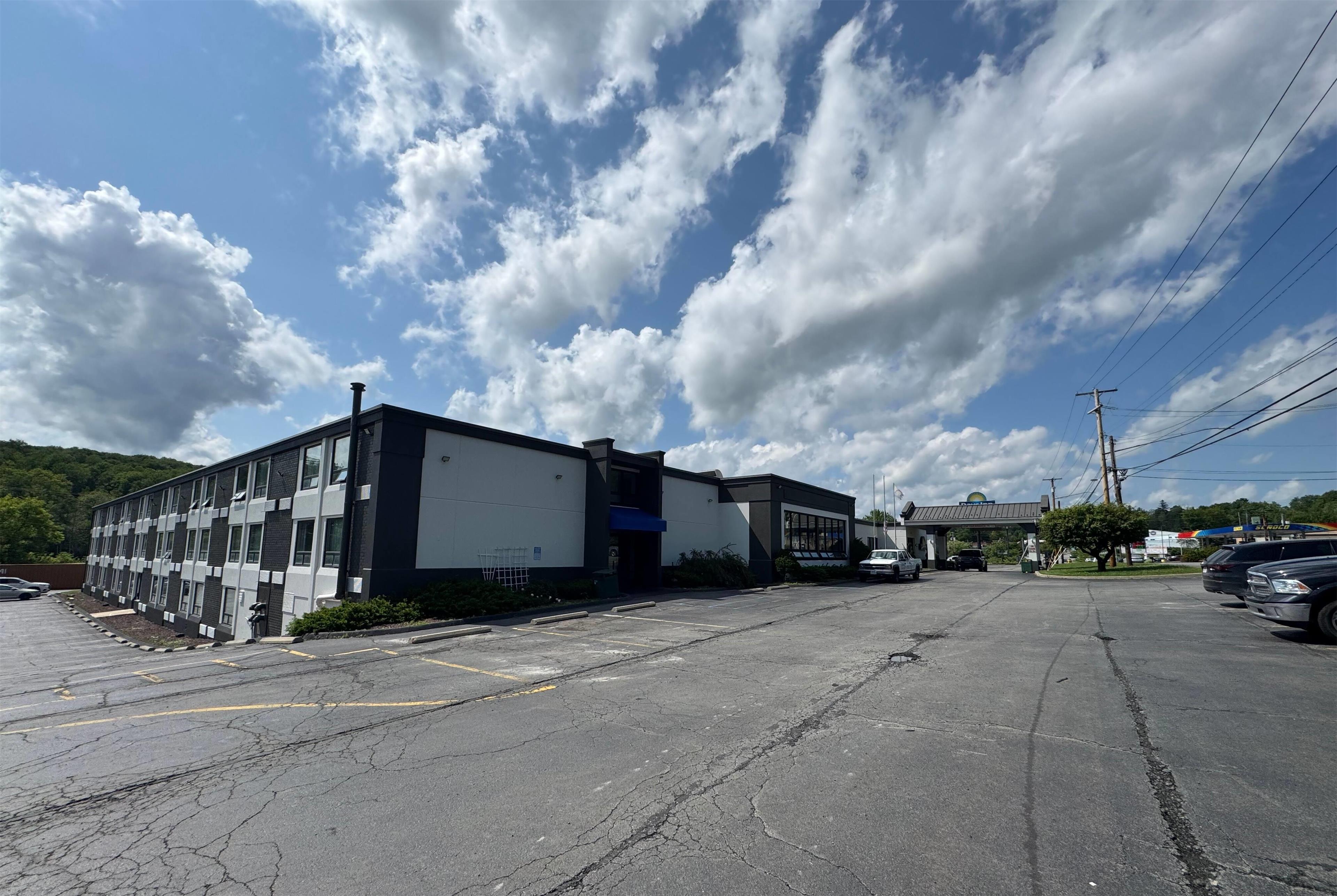 Vista Exterior Days Inn by Wyndham Liberty