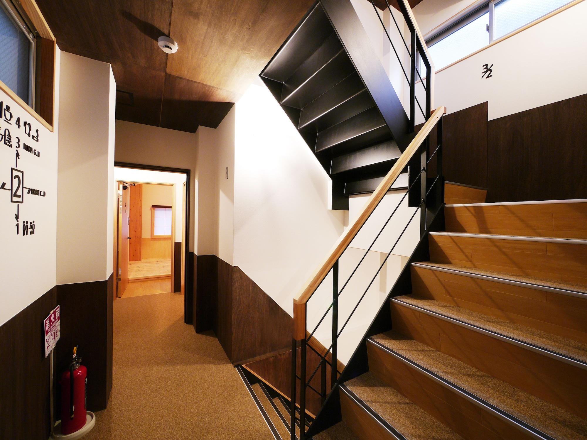 Varios Poly Hostel 2 Namba