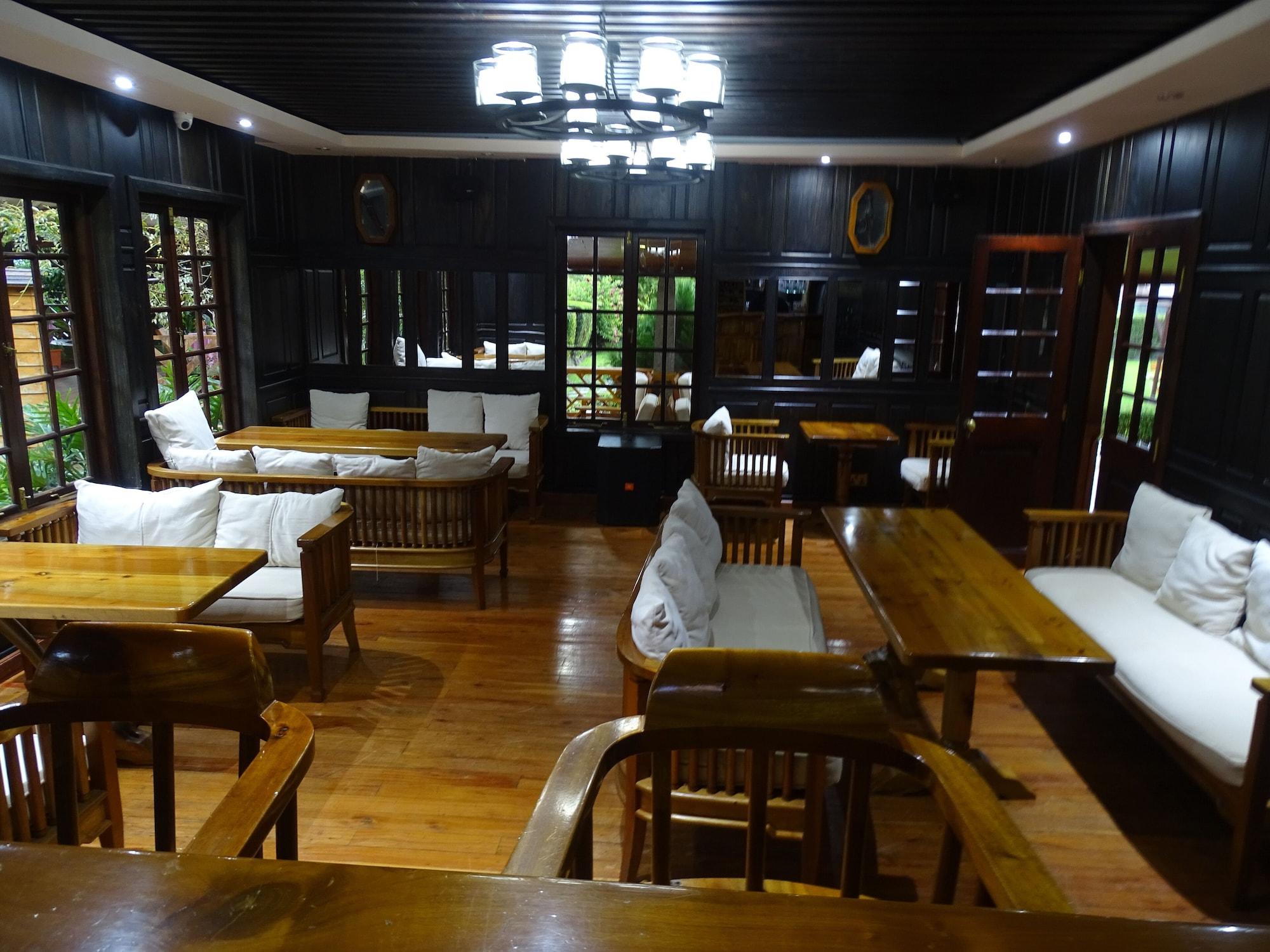 Bar/Salón Le Pristine Wellness and Healing Hotel