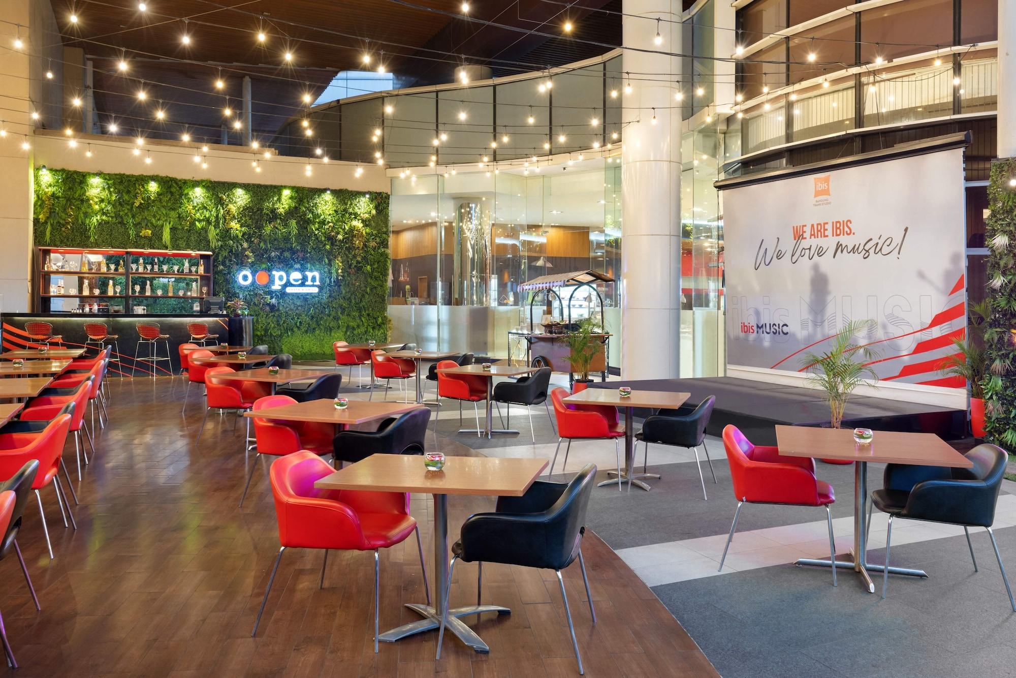Restaurant ibis Bandung Trans Studio