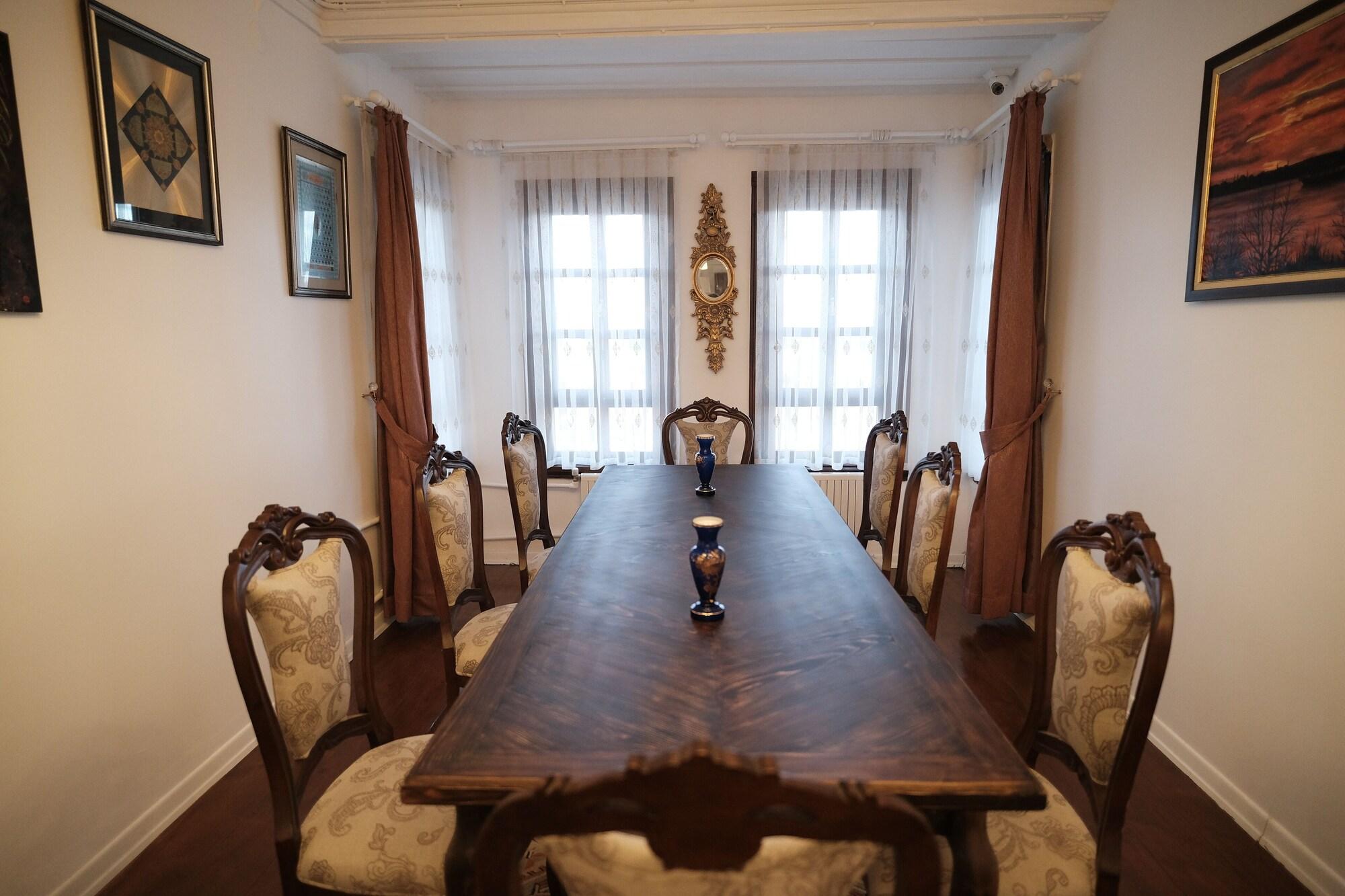 Bar/Salón Mecit Kaptan Konağı