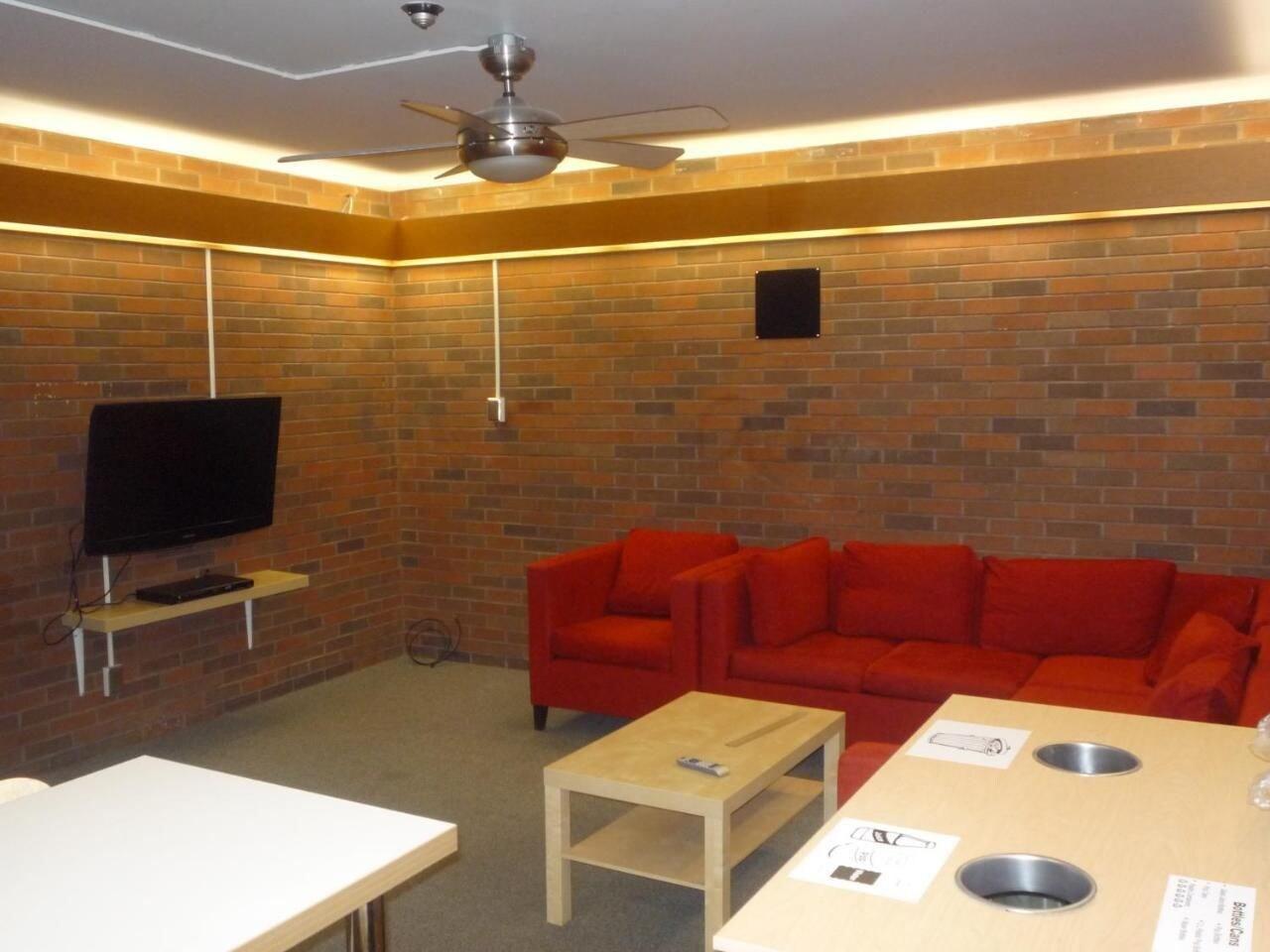 Equipamiento de Habitación Backpacker College at University of Toronto - New College Residence - Willson Hall