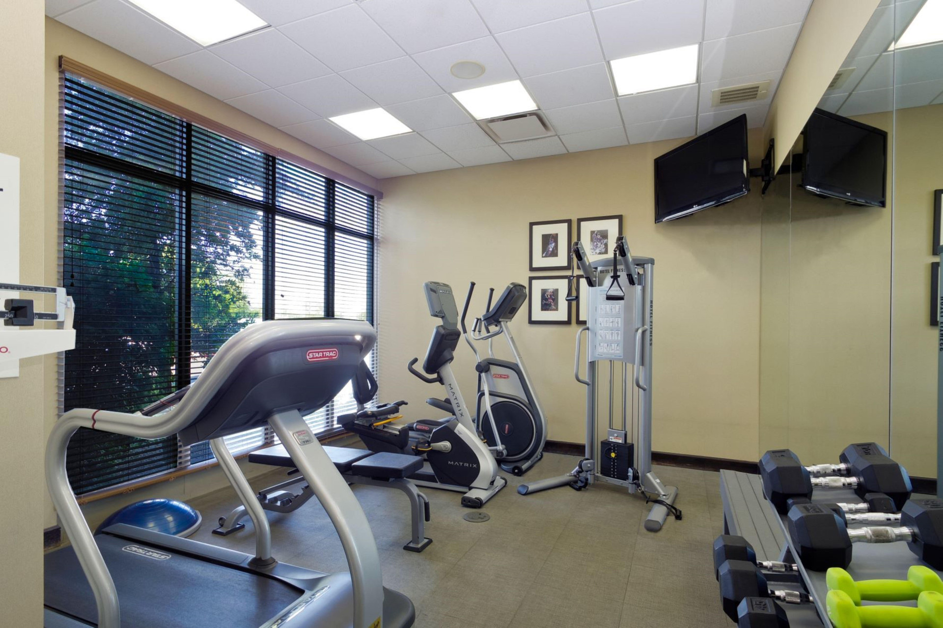Instalaciones Recreativas Holiday Inn & Suites Phoenix Airport an IHG Hotel