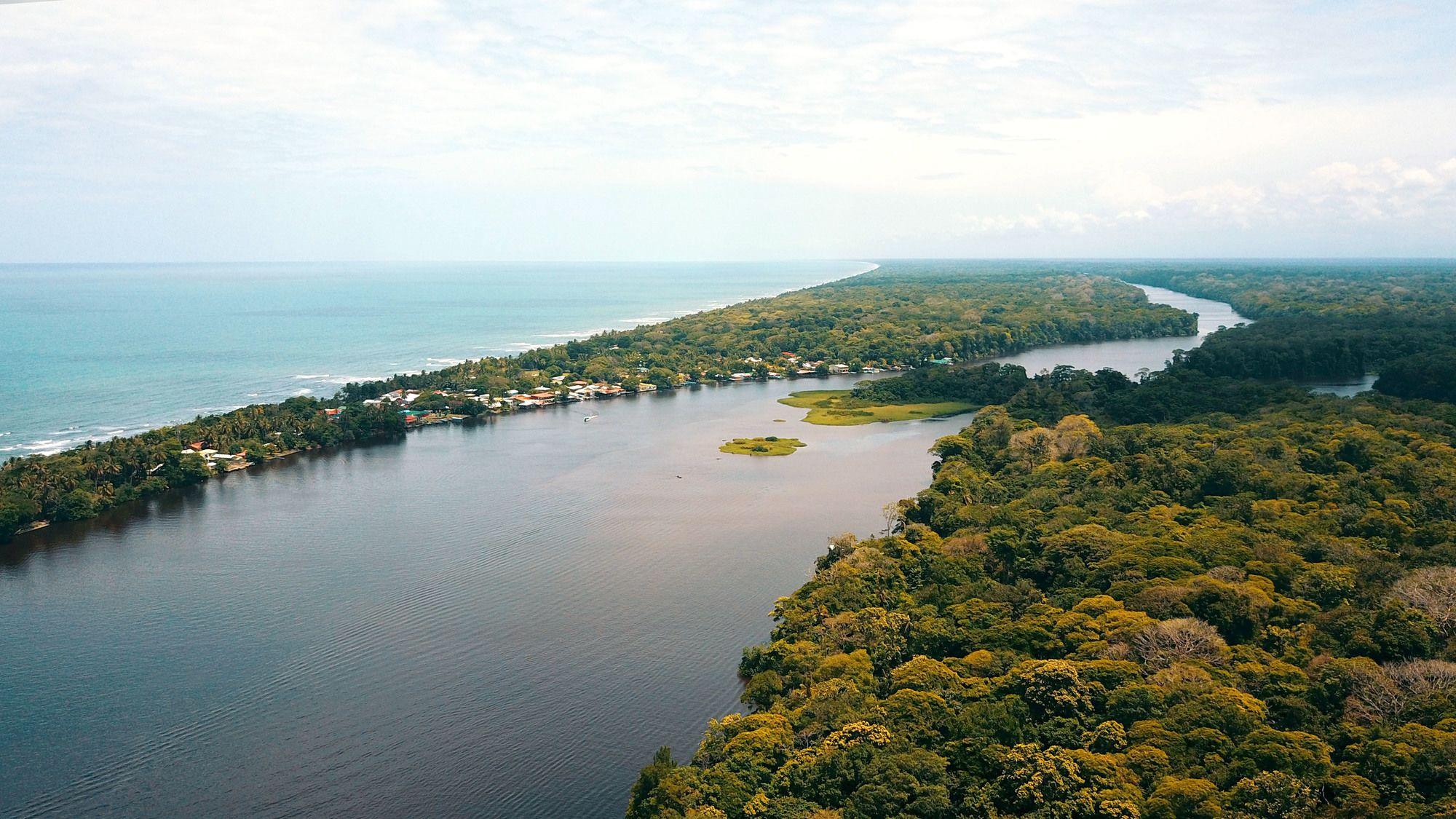 Playa La Baula Lodge