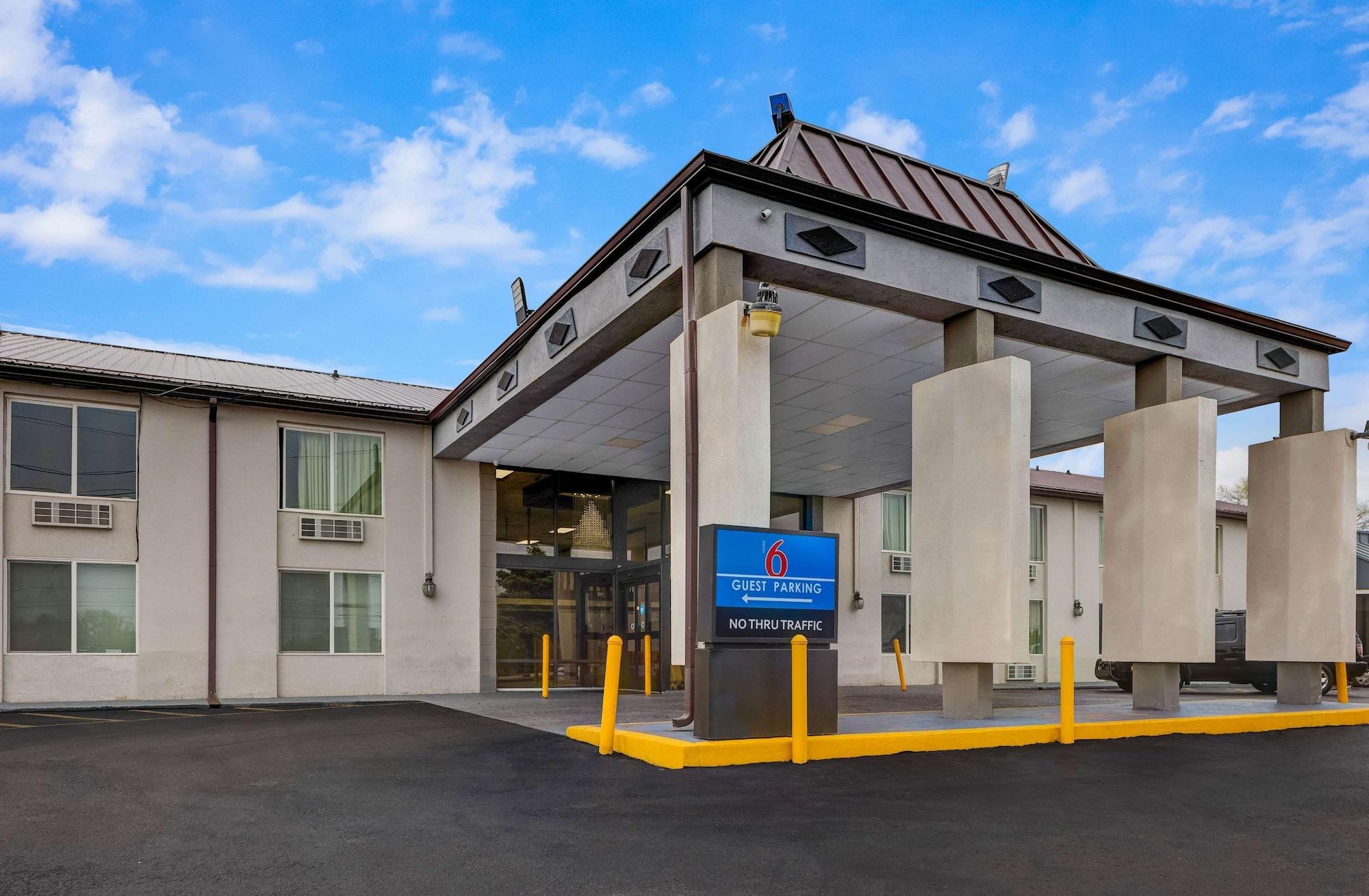 Vista Exterior Motel 6 Indianapolis, IN