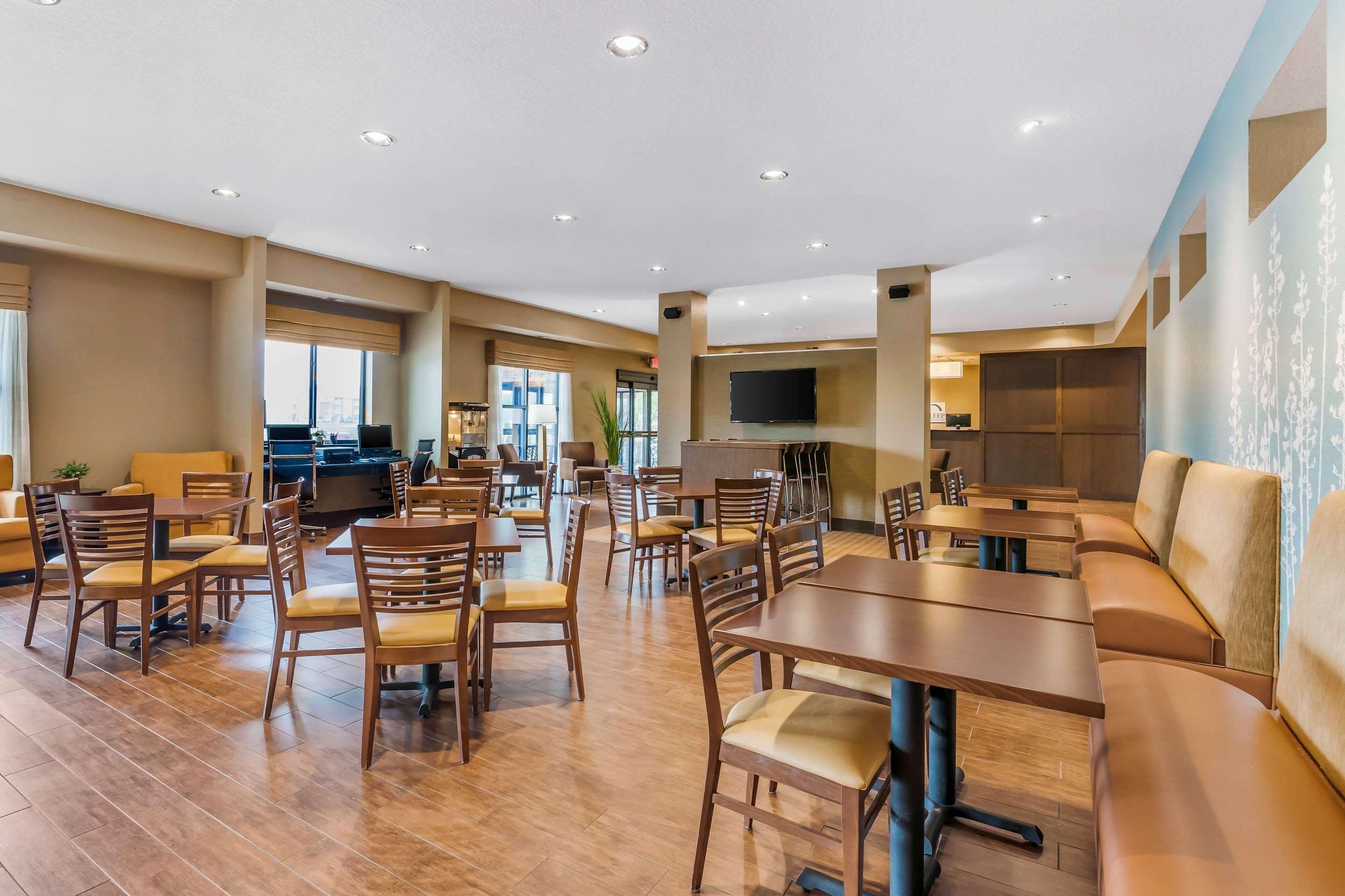 Restaurant Sleep Inn & Suites Ames near ISU Campus