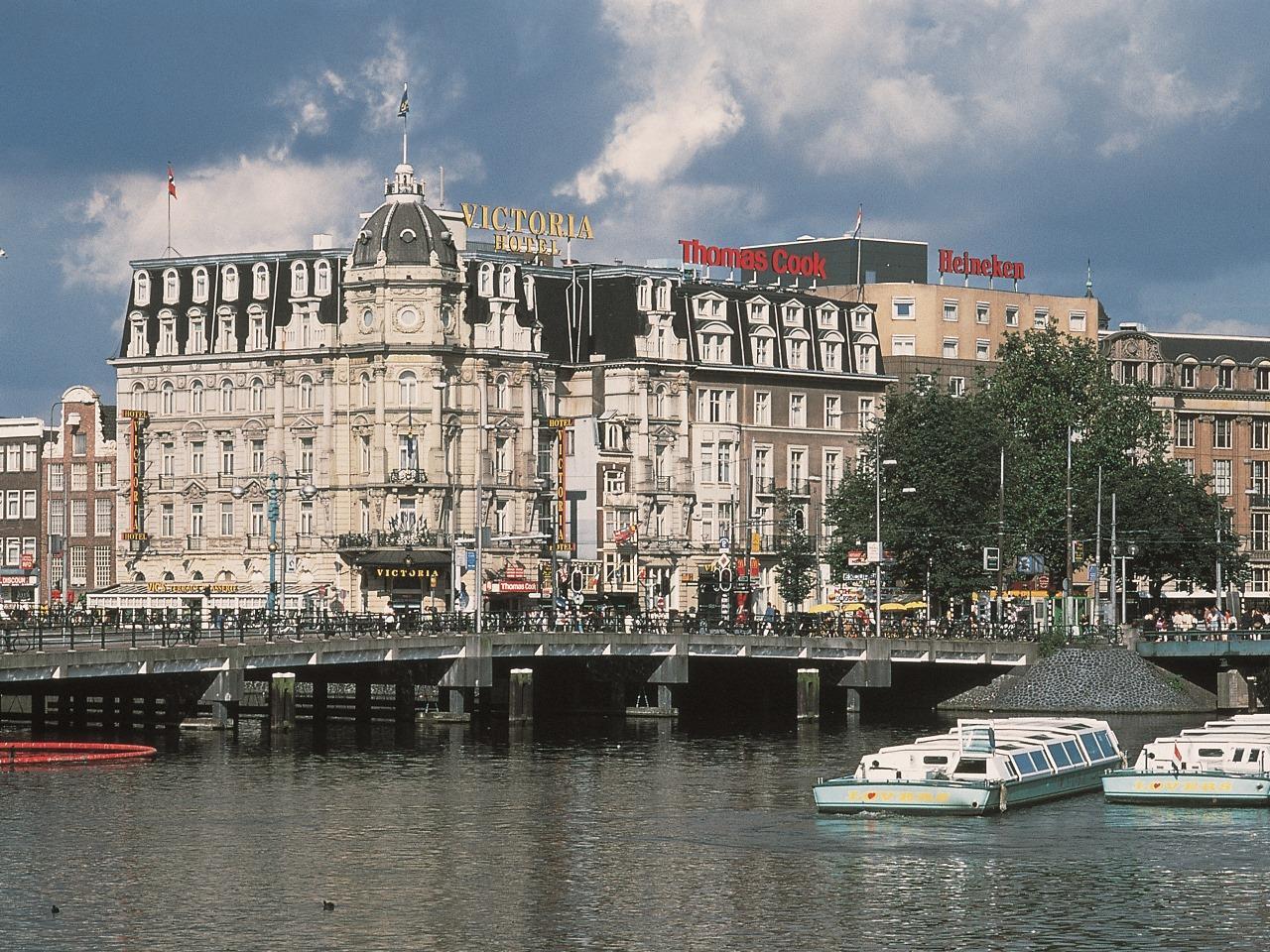 Vista Exterior Park Plaza Victoria Amsterdam