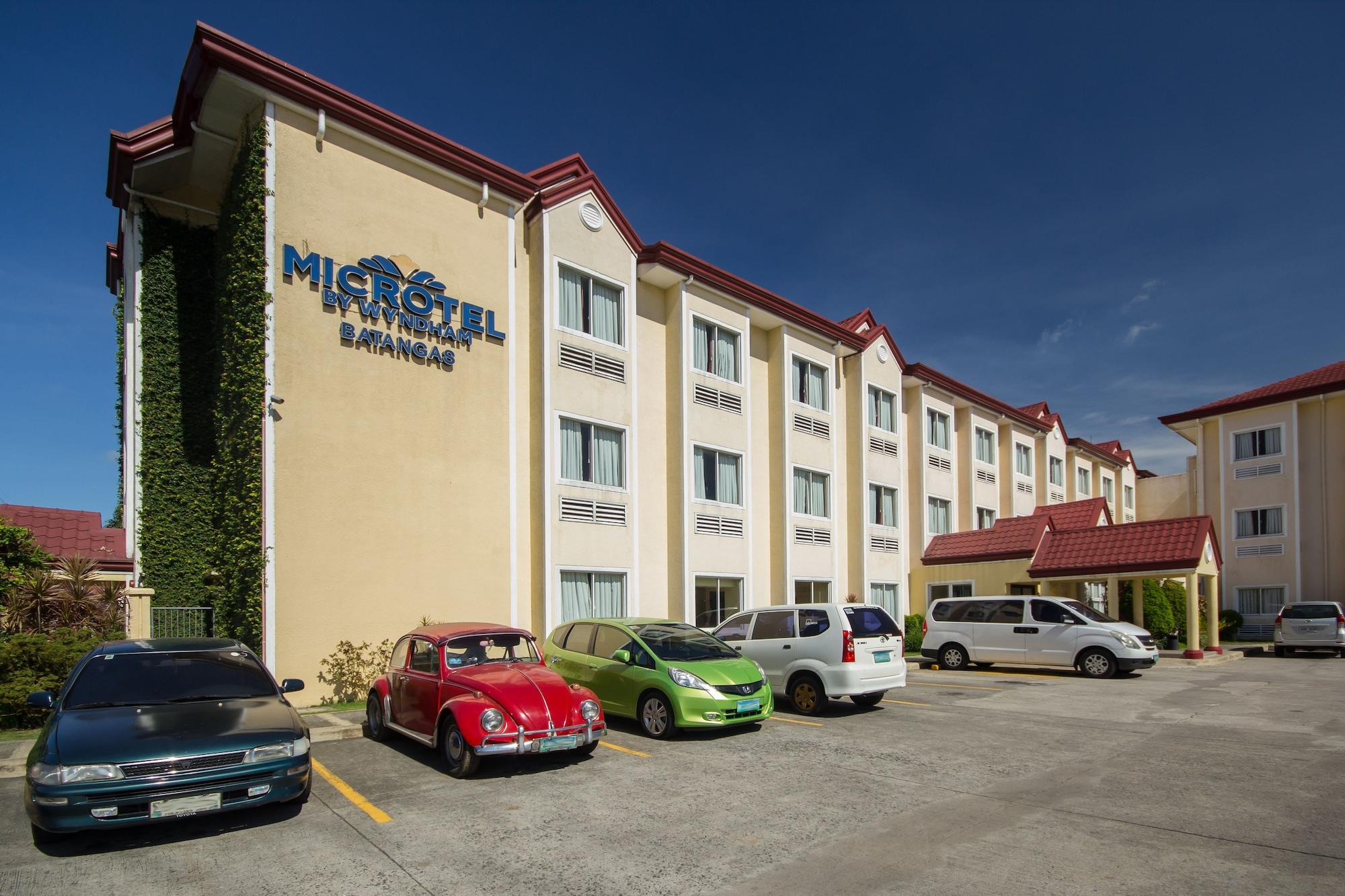 Vista Exterior Microtel by Wyndham Batangas