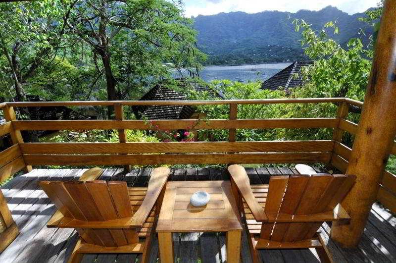 Varios Nuku Hiva Keikahanui Pearl Lodge