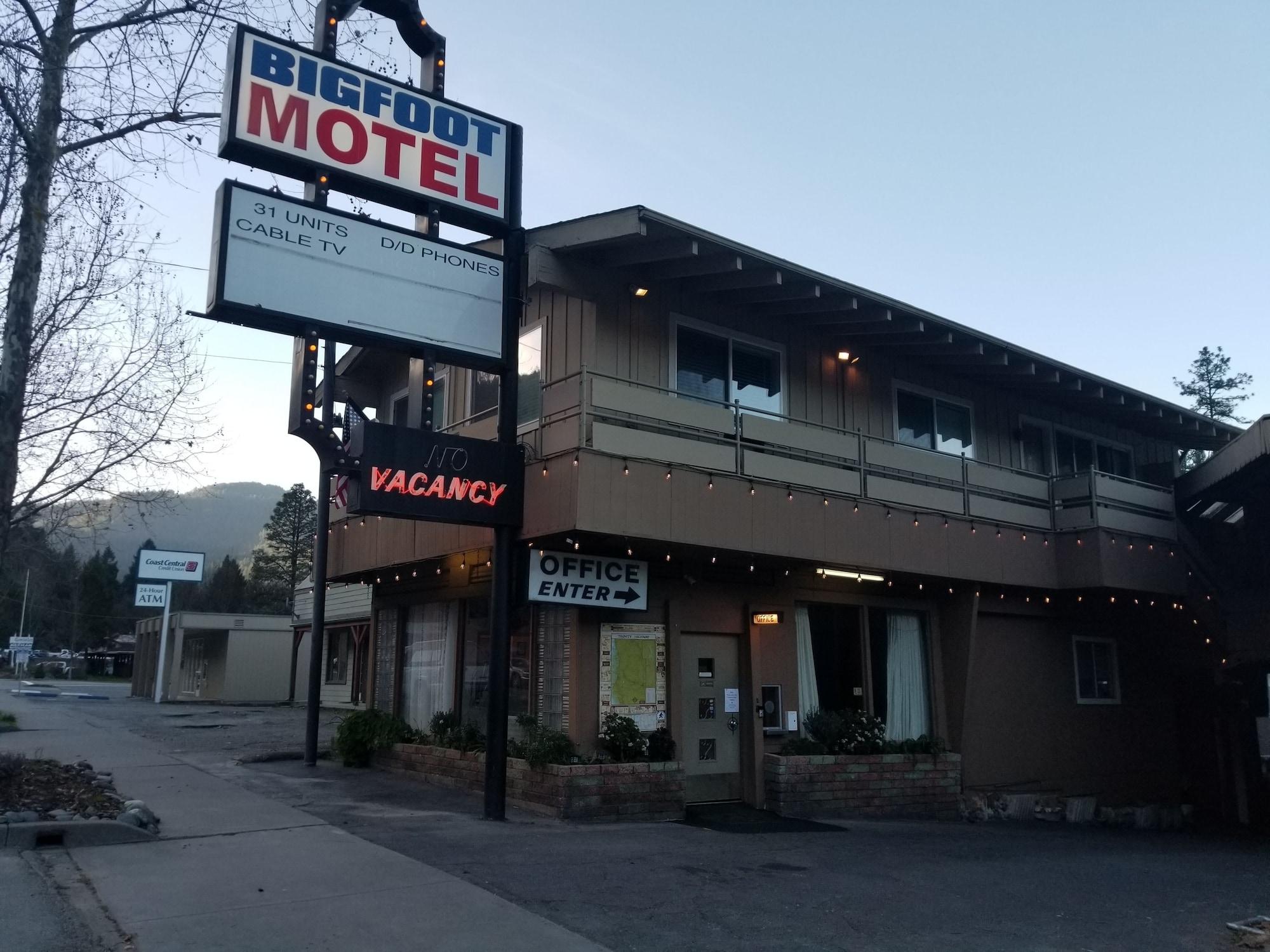 Vista Exterior Bigfoot Motel