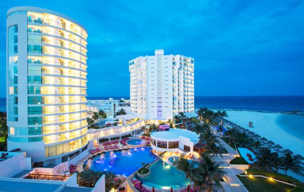 Krystal Grand Cancun - All Inclusive - Hoteles cerca de Playa Chac Mool en Cancún