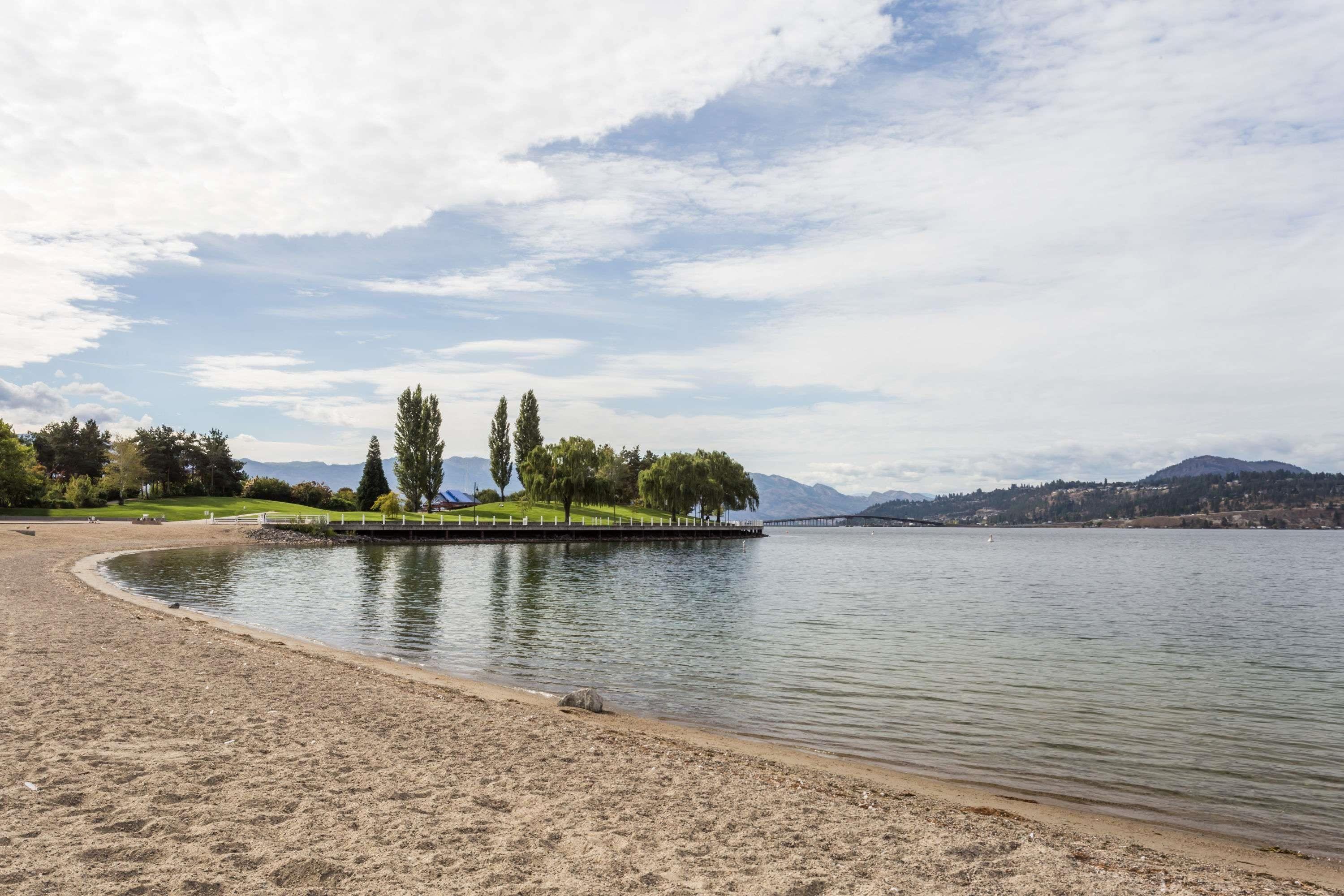 Playa The Super 8 Kelowna