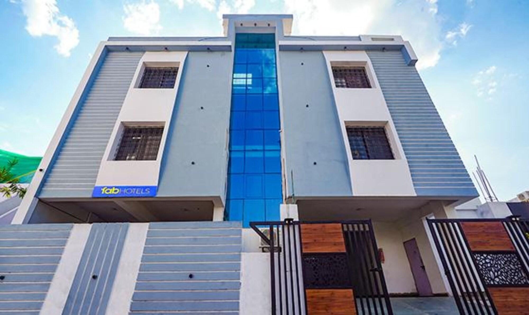 Vista Exterior Fabhotel Midnight Inn