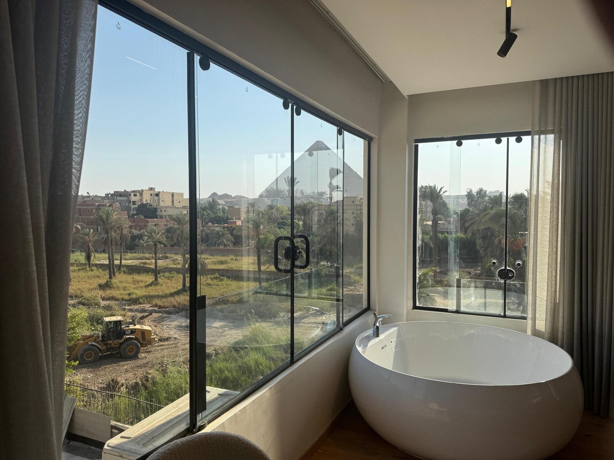 Varios Palacio Pyramids Hotel