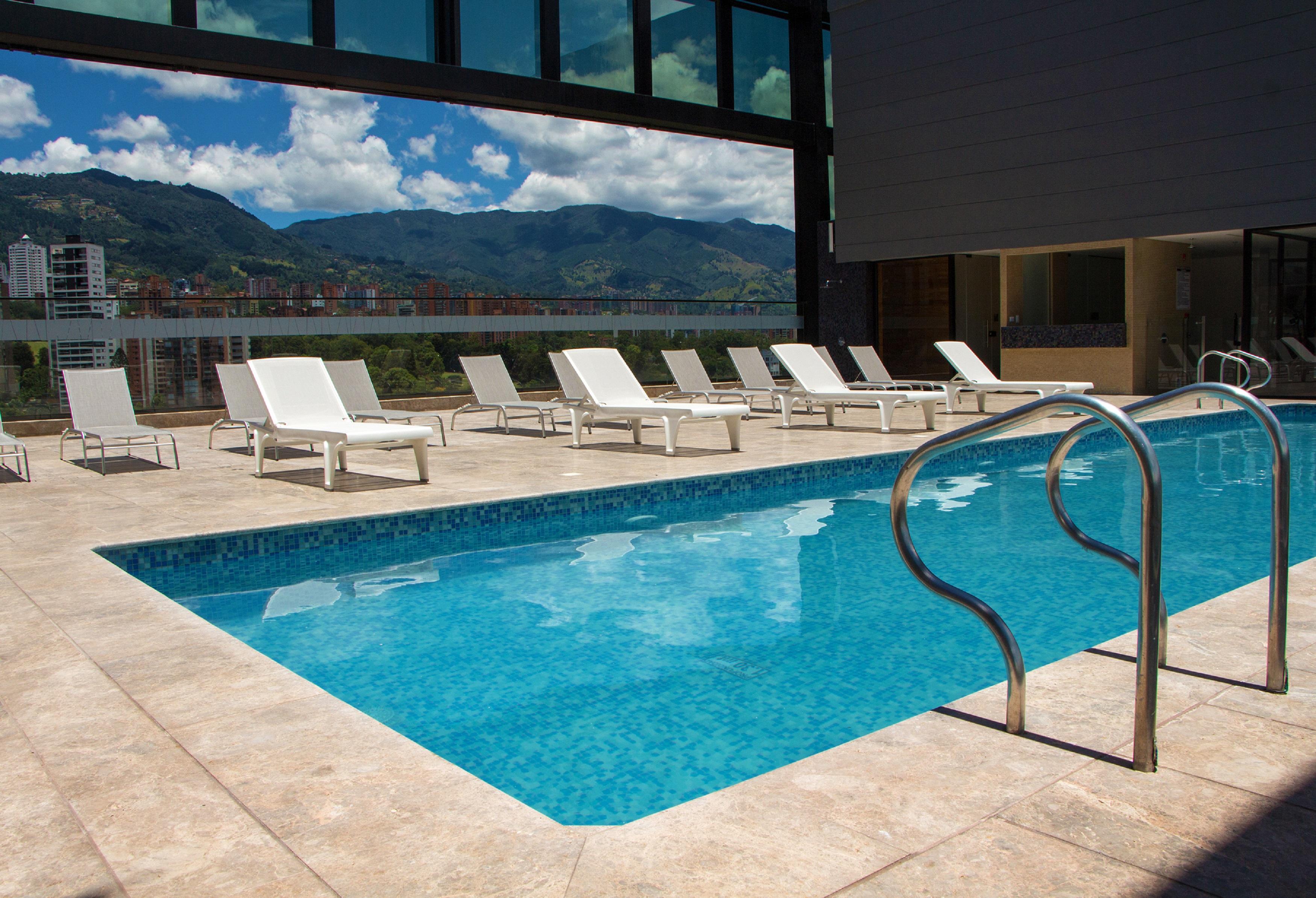 Vista Piscina Estelar Square