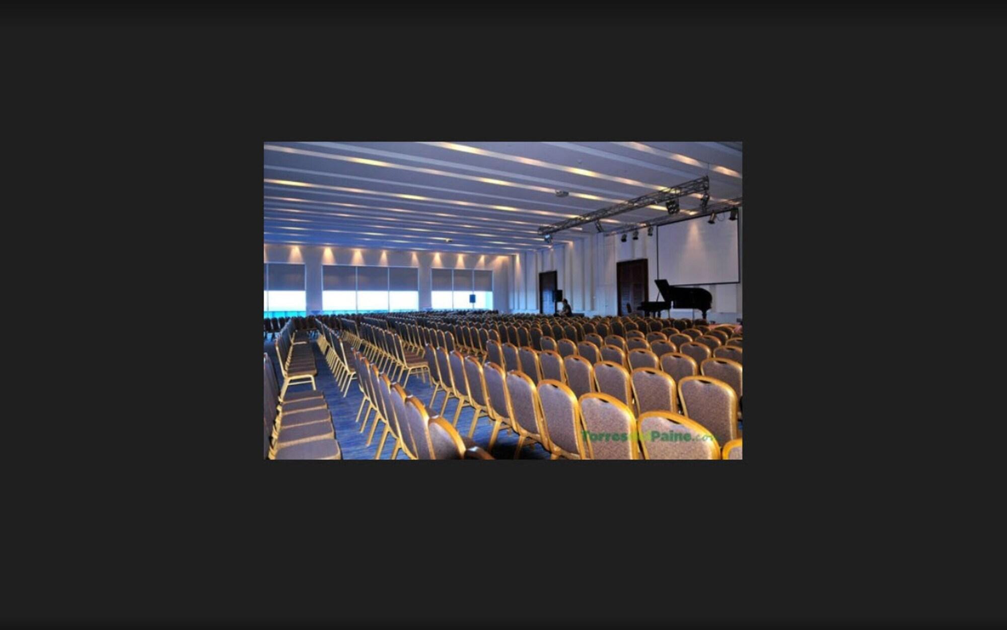 Centro de Negocios Dreams del Estrecho