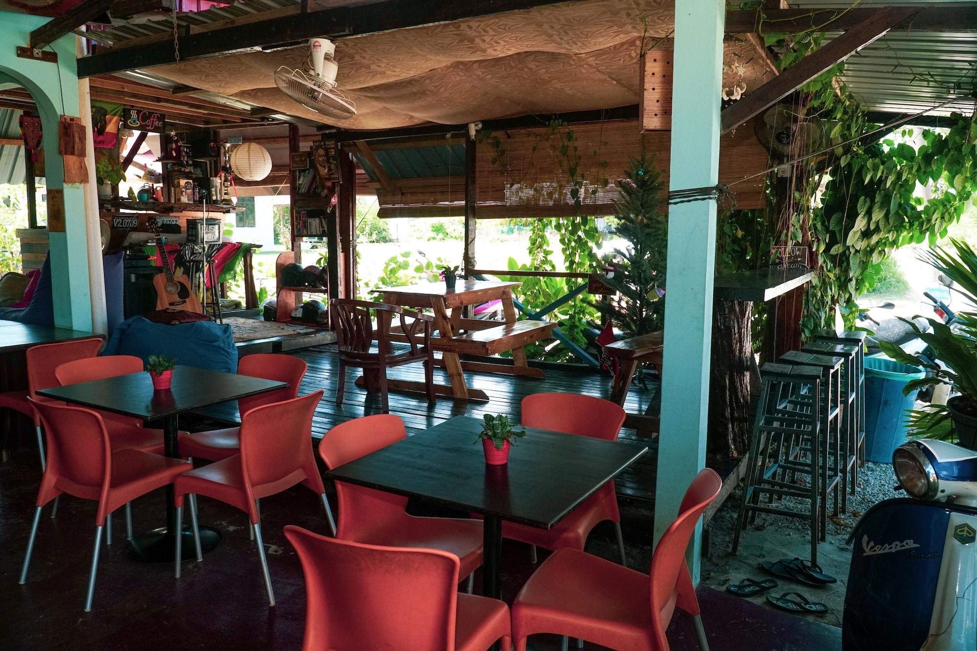 Comodidades del Alojamiento Indiana Cafe and Beds