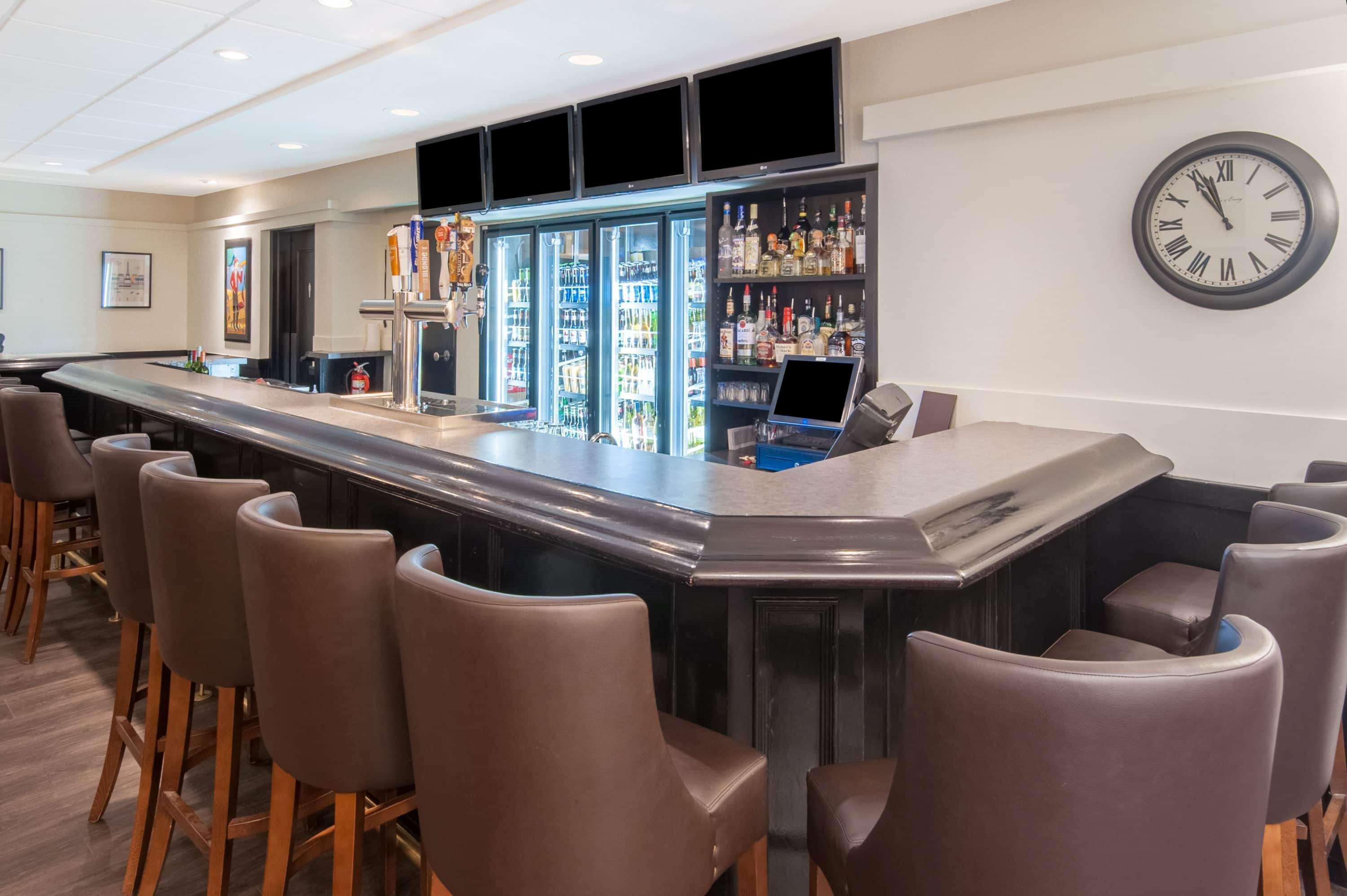 Bar/Salón Ramada Plaza by Wyndham Calgary Downtown