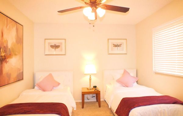 Modern- Fun + Great Amenities King Bed, 4 BR, 2 Car Garage - Hoteles con parque acuático en Las Vegas, Nevada