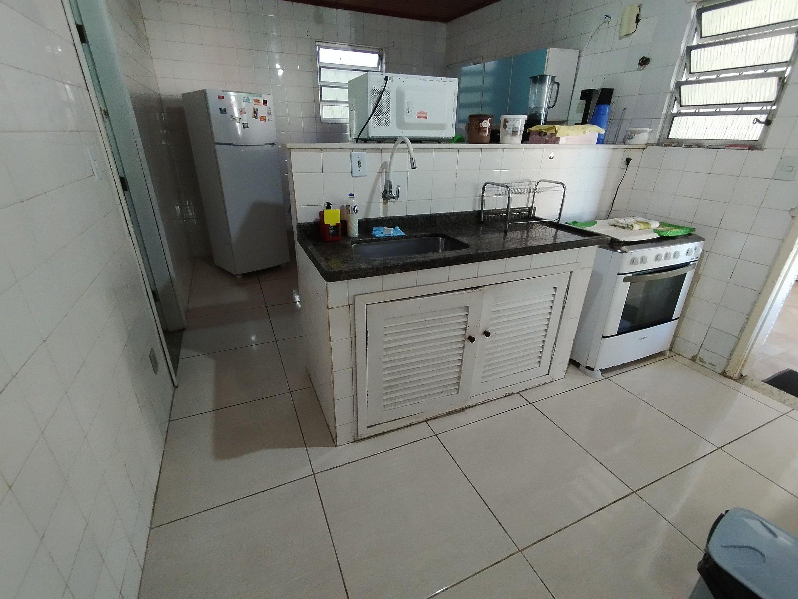 Cocina Casa rústica, espaçosa e aconchegante em Cabo Frio