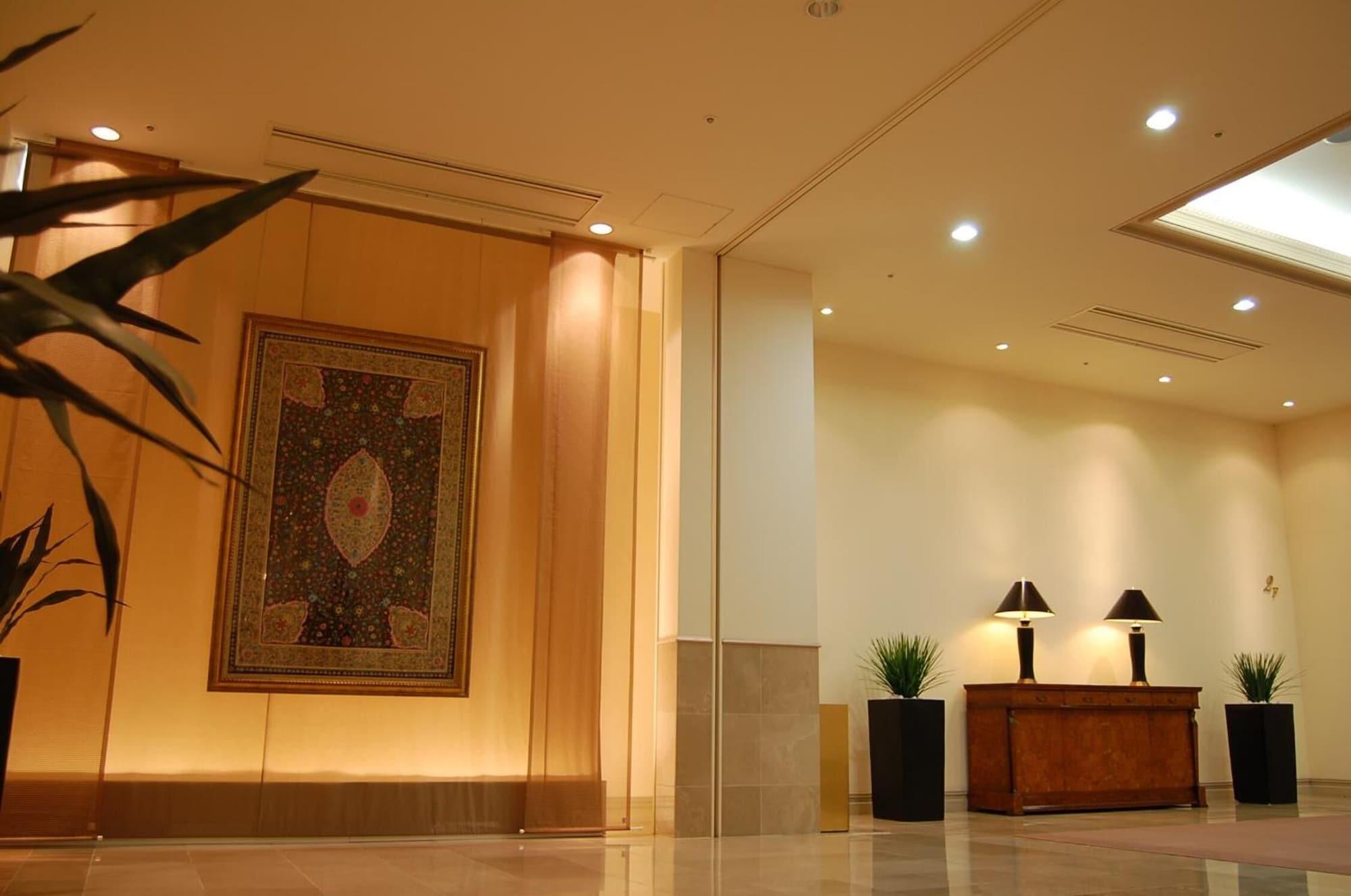 Vista Lobby Luke Plaza Hotel