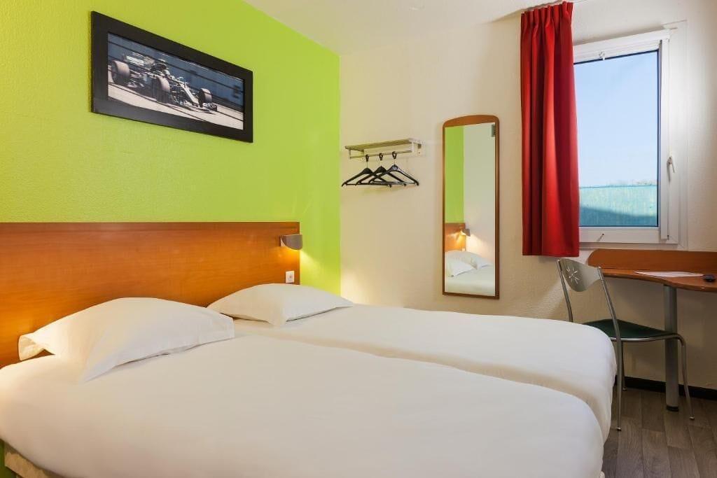 Varios Enzo Hotels Chalons en Champagne