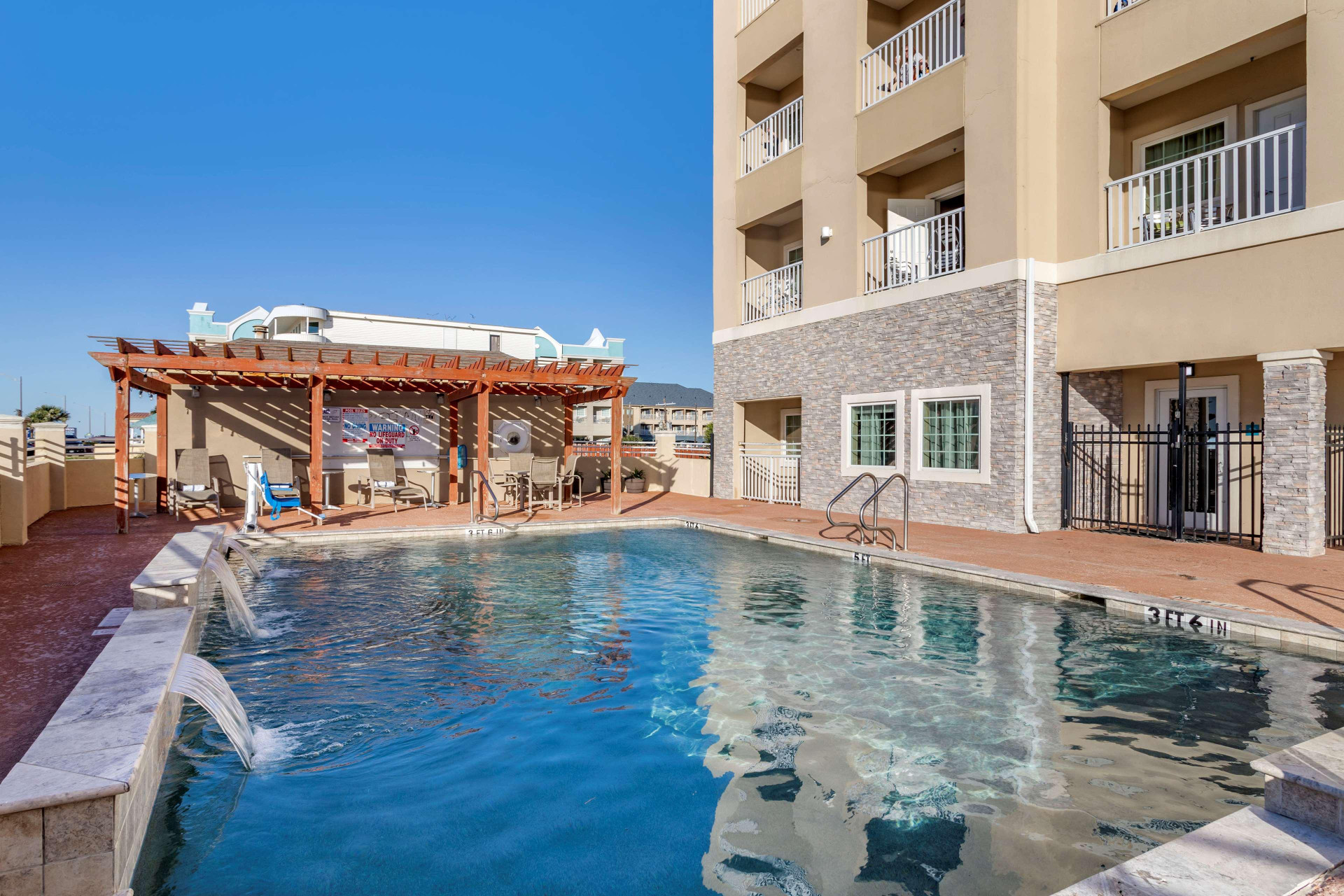 Vista Piscina Best Western Plus Galveston Suites