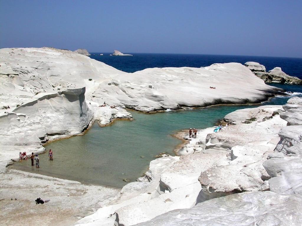 Playa Sarakiniko View Studios