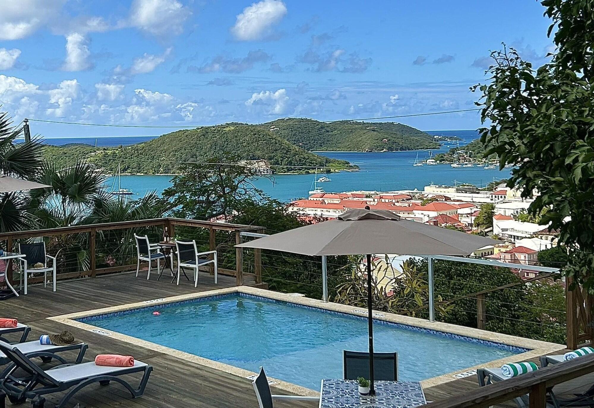 Varios The Green Iguana Hotel