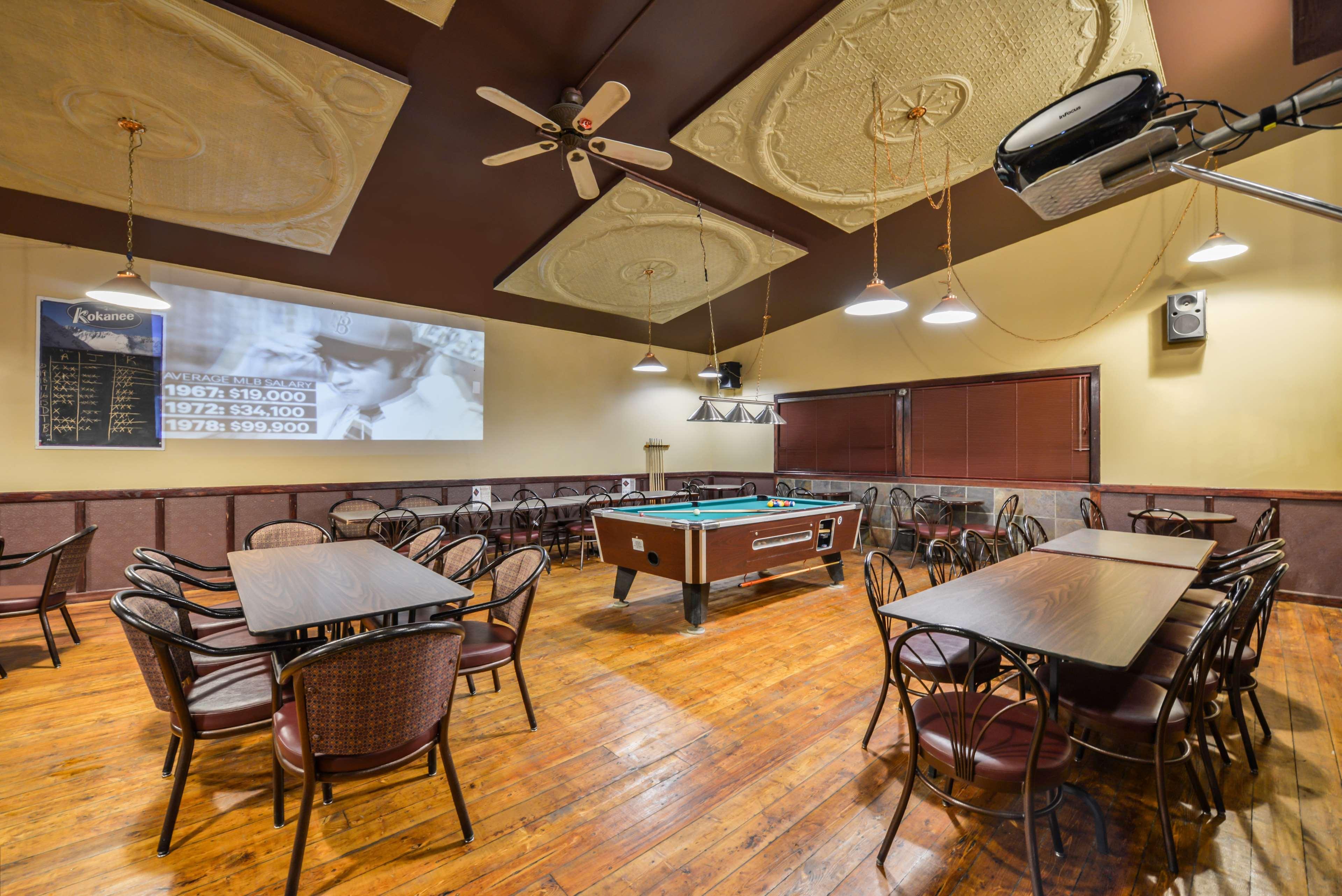 Bar/Salón Canadas Best Value Inn Whitecourt