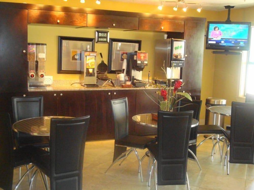 Restaurant Days Inn by Wyndham Lafayette Scott