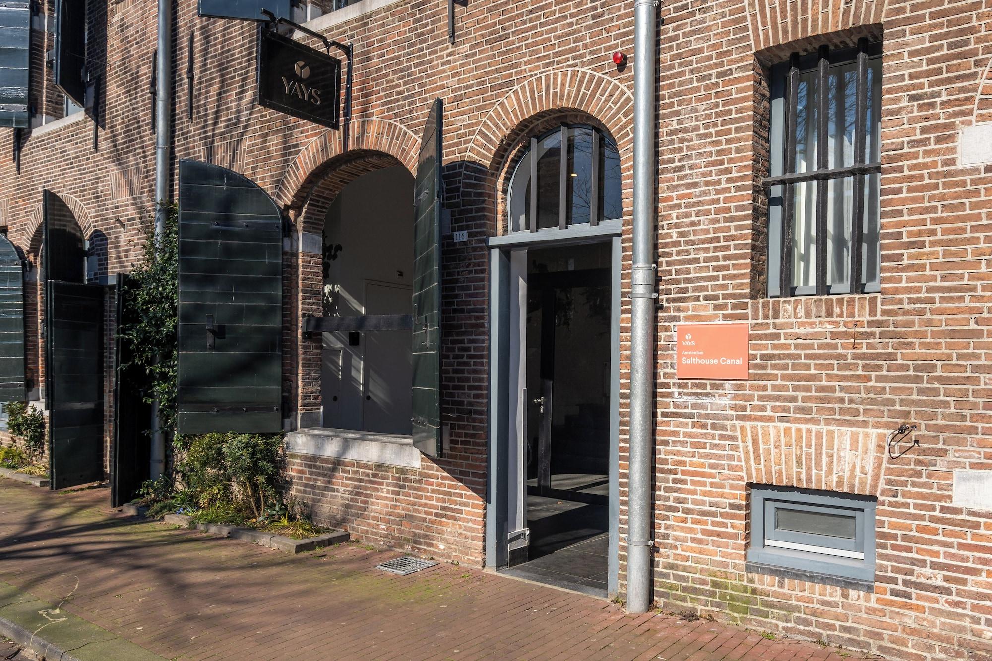 Vista Exterior YAYS Amsterdam Salthouse Canal by Numa
