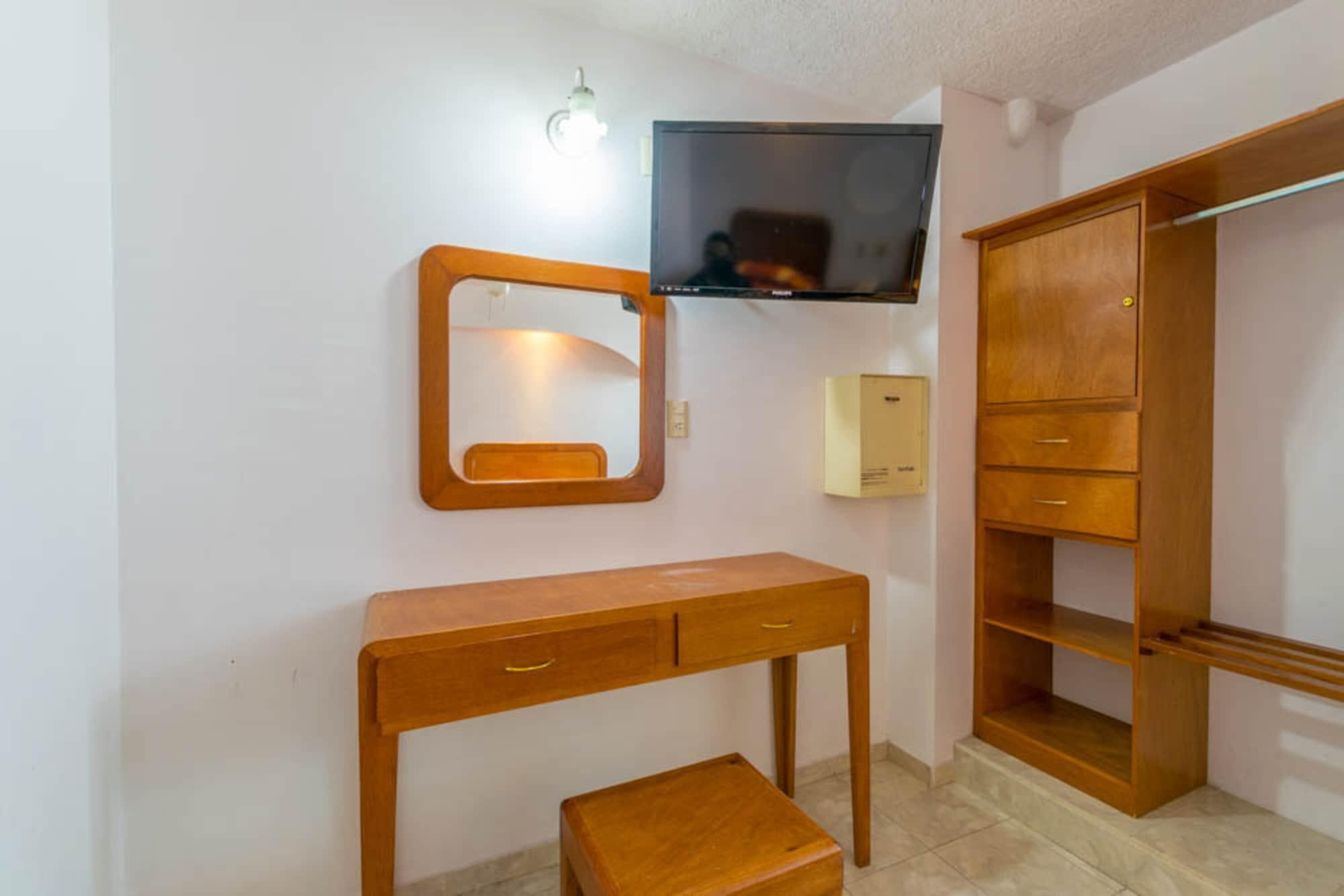 Set de Habitación Suites Poliforum Inn