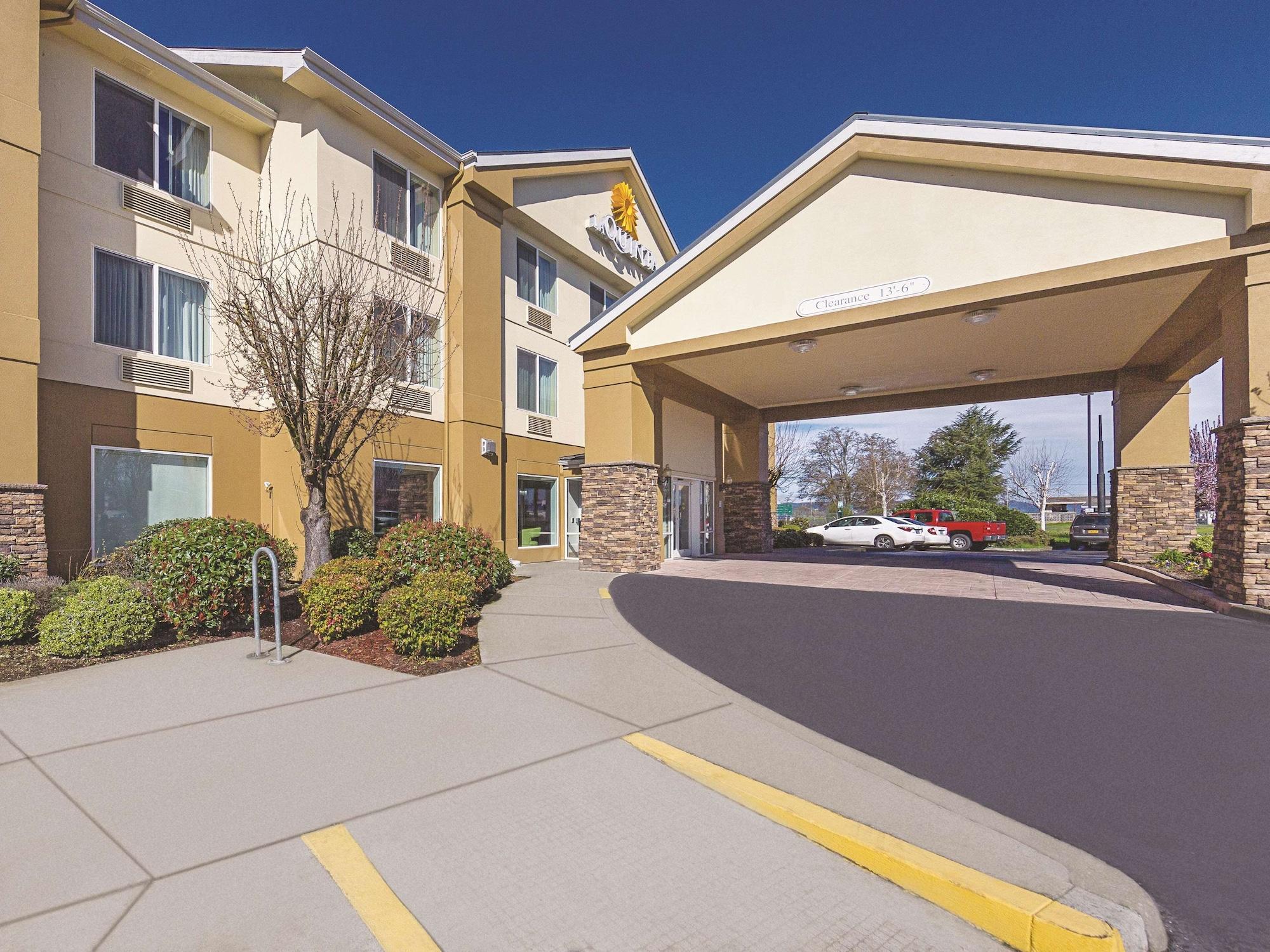 Vista Exterior La Quinta Inn & Suites by Wyndham Central Point - Medford
