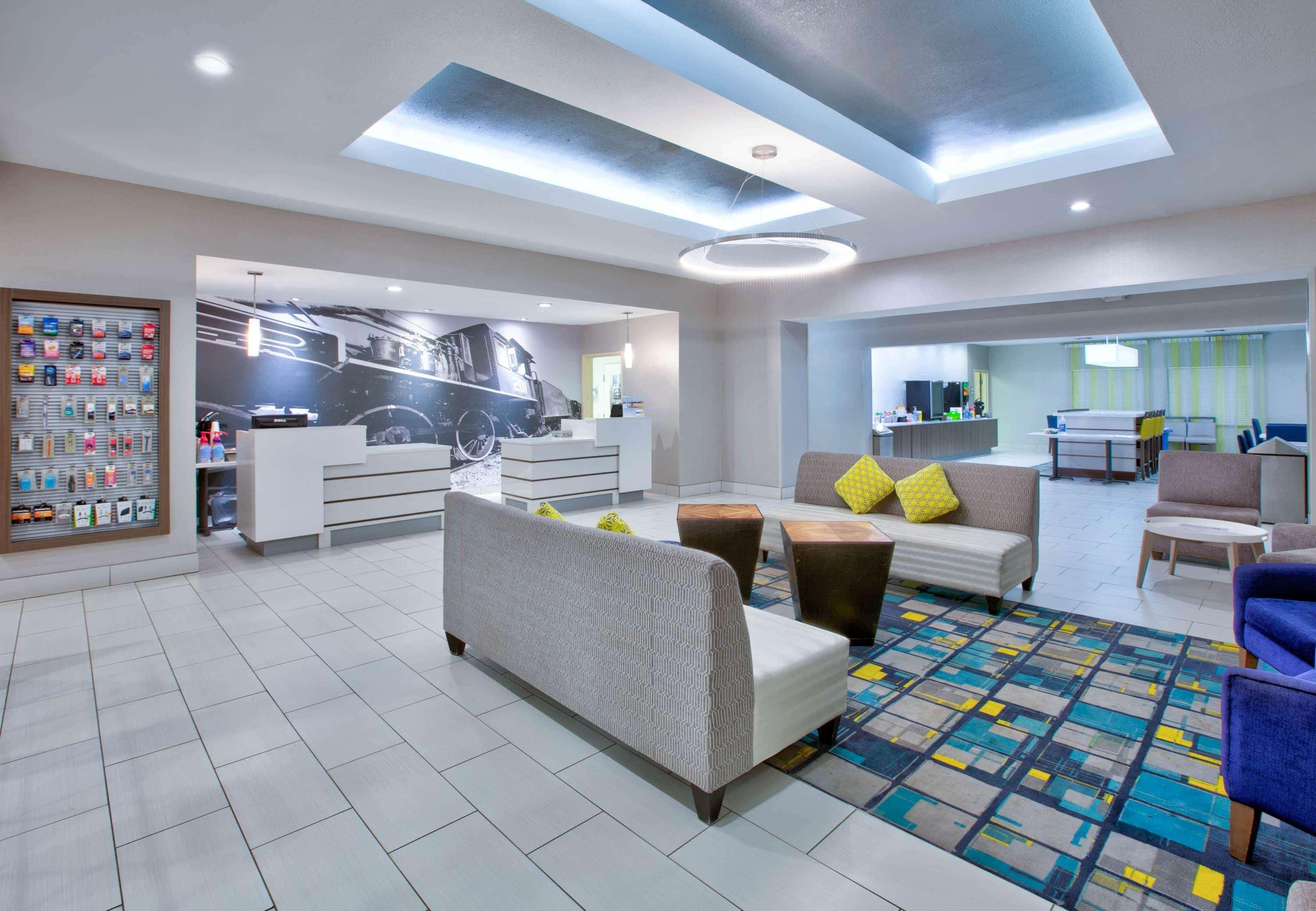 Vista Lobby La Quinta Inn & Suites by Wyndham Palestine