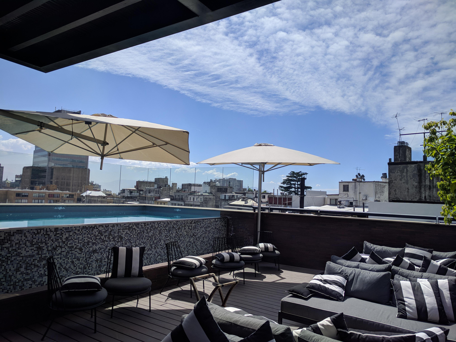 Vista Piscina The Singular Santiago
