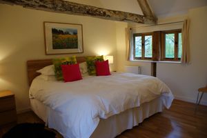 Alquiler Vacacional - Light and airy stylish barn conversion set in peaceful countryside.