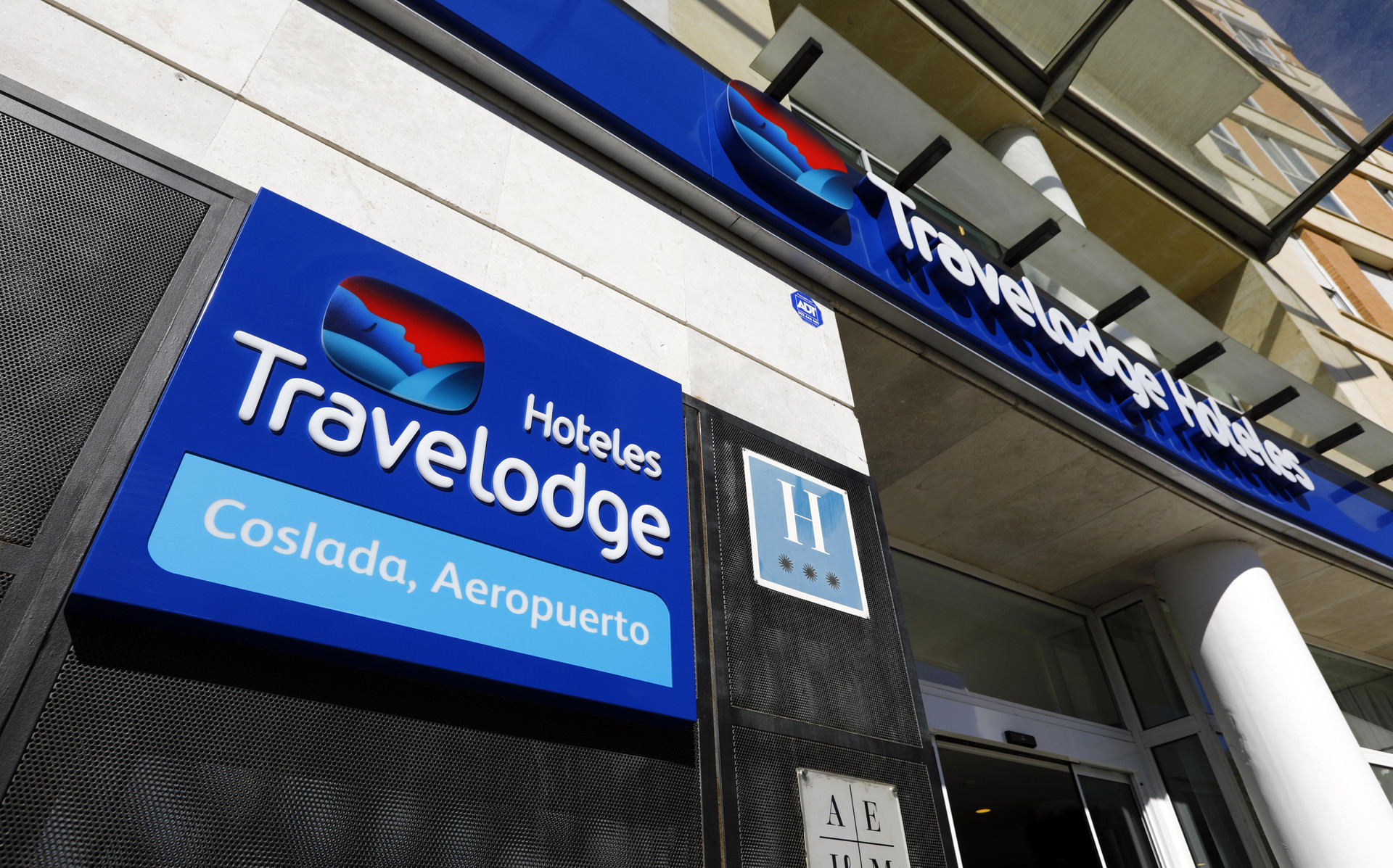 Vista Exterior Travelodge Madrid Coslada Aeropuerto
